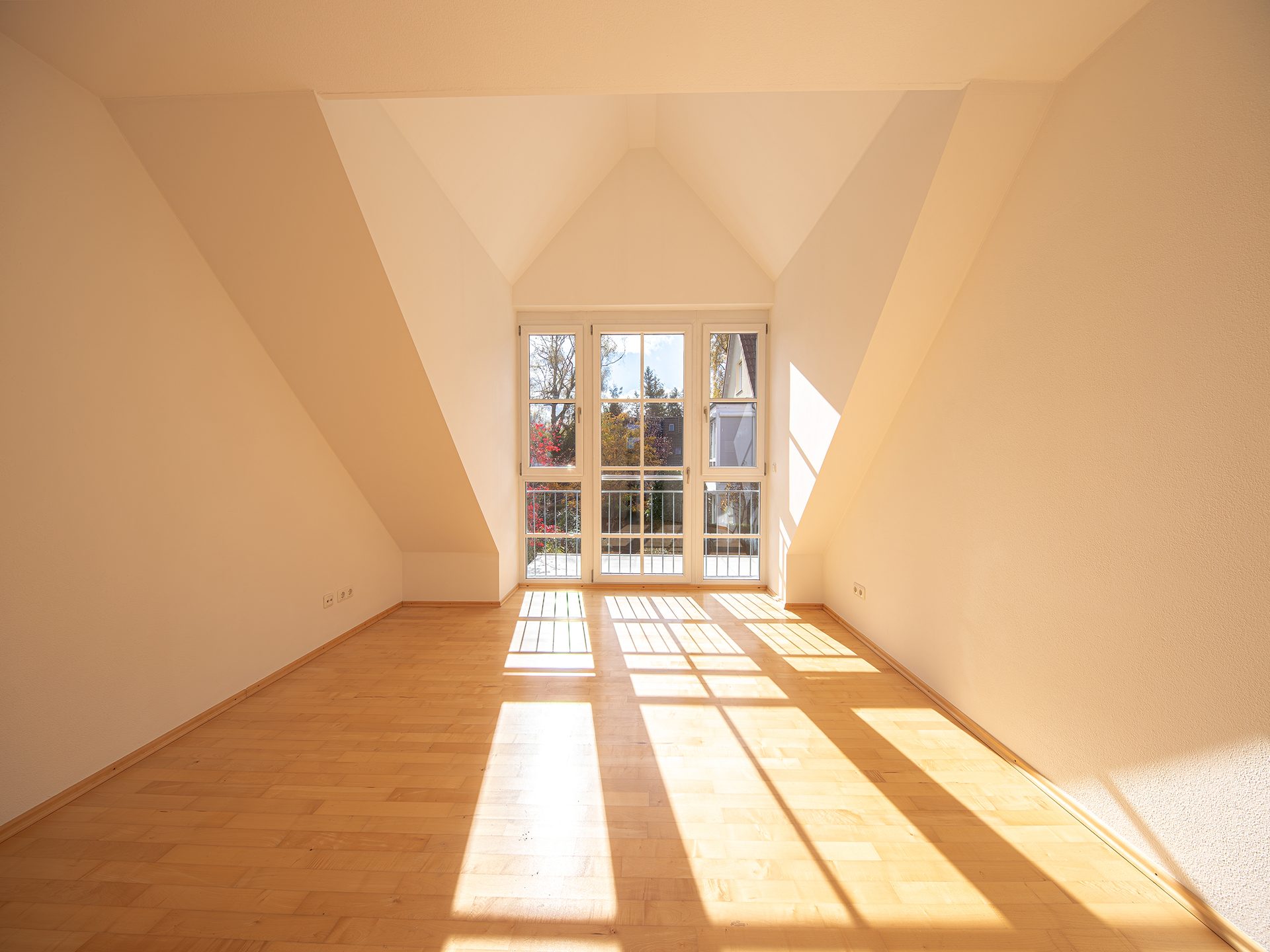Veltrup Immobilien - Immobilienangebot - Gröbenzell - Wohnen - MEHR ALS EIN ZUHAUSE: MODERNE UND NACHHALTIGE HAUSHÄLFTE FÜR FAMILIEN IN GRÖBENZELL