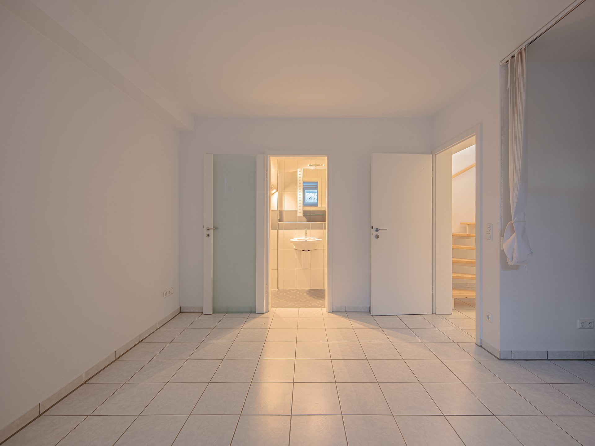 Veltrup Immobilien - Immobilienangebot - Gröbenzell - Wohnen - MEHR ALS EIN ZUHAUSE: MODERNE UND NACHHALTIGE HAUSHÄLFTE FÜR FAMILIEN IN GRÖBENZELL