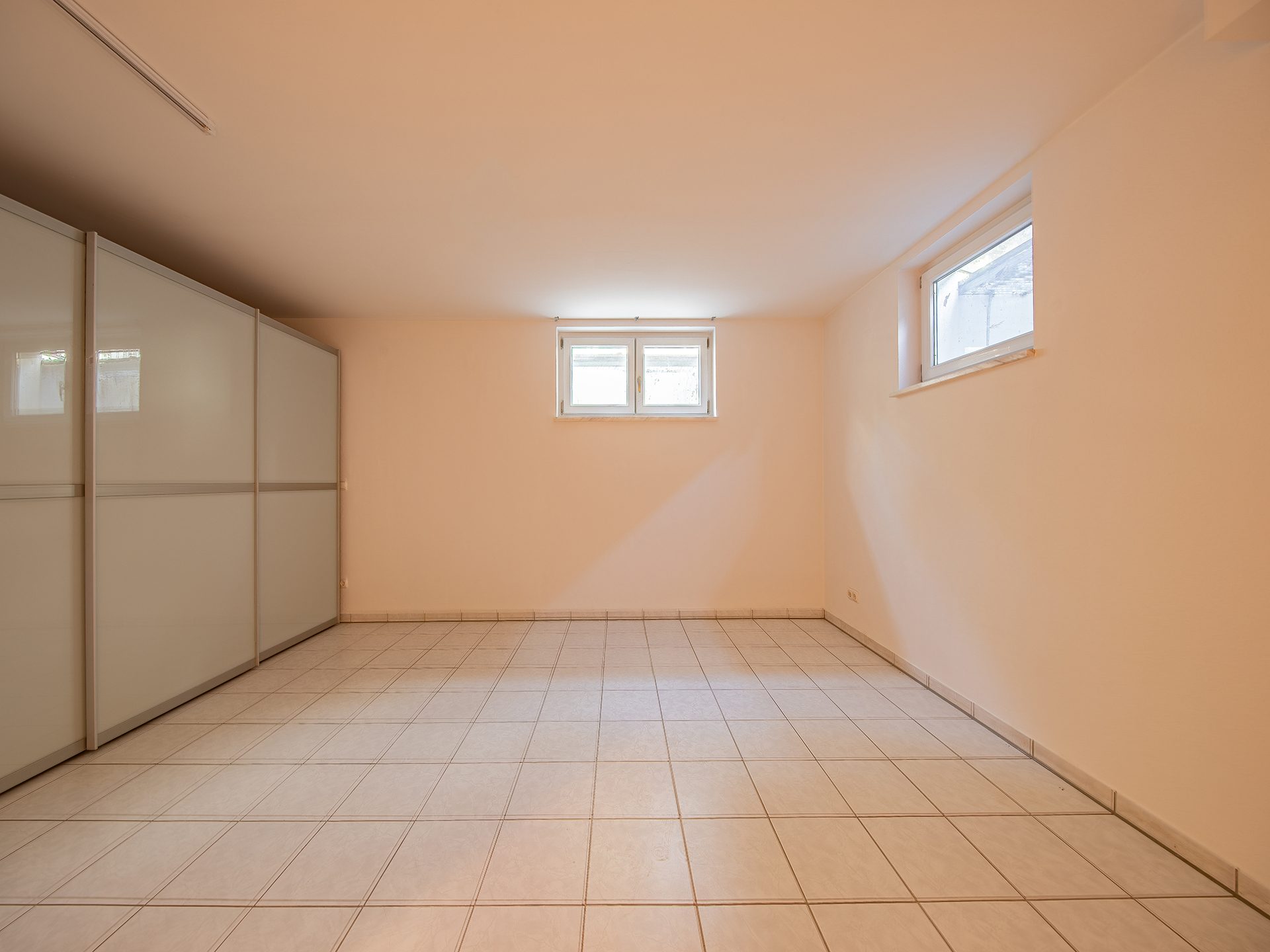 Veltrup Immobilien - Immobilienangebot - Gröbenzell - Wohnen - MEHR ALS EIN ZUHAUSE: MODERNE UND NACHHALTIGE HAUSHÄLFTE FÜR FAMILIEN IN GRÖBENZELL