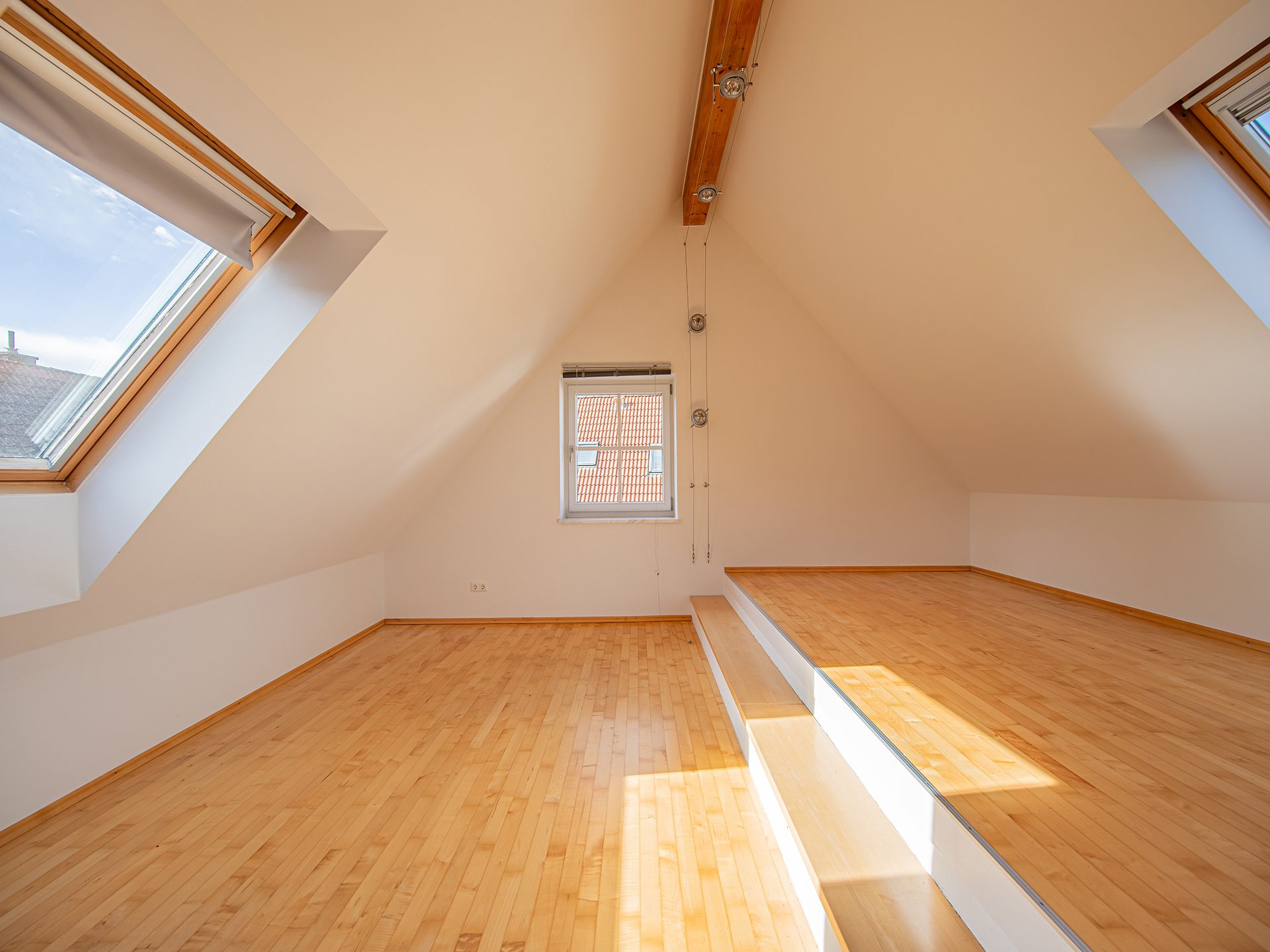 Veltrup Immobilien - Immobilienangebot - Gröbenzell - Wohnen - MEHR ALS EIN ZUHAUSE: MODERNE UND NACHHALTIGE HAUSHÄLFTE FÜR FAMILIEN IN GRÖBENZELL