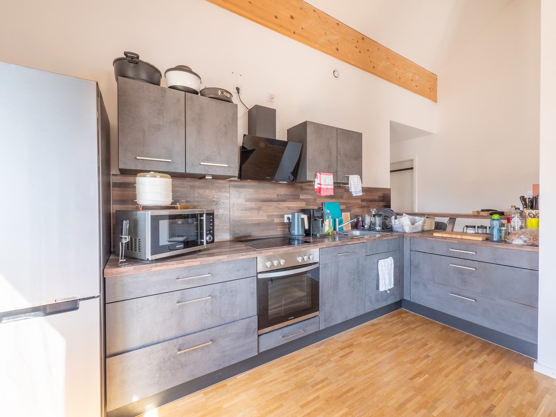 Veltrup Immobilien - Immobilienangebot - Türkenfeld - Wohnen - OFFEN & GEMÜTLICH: MODERNE DACHGESCHOSSWOHNUNG