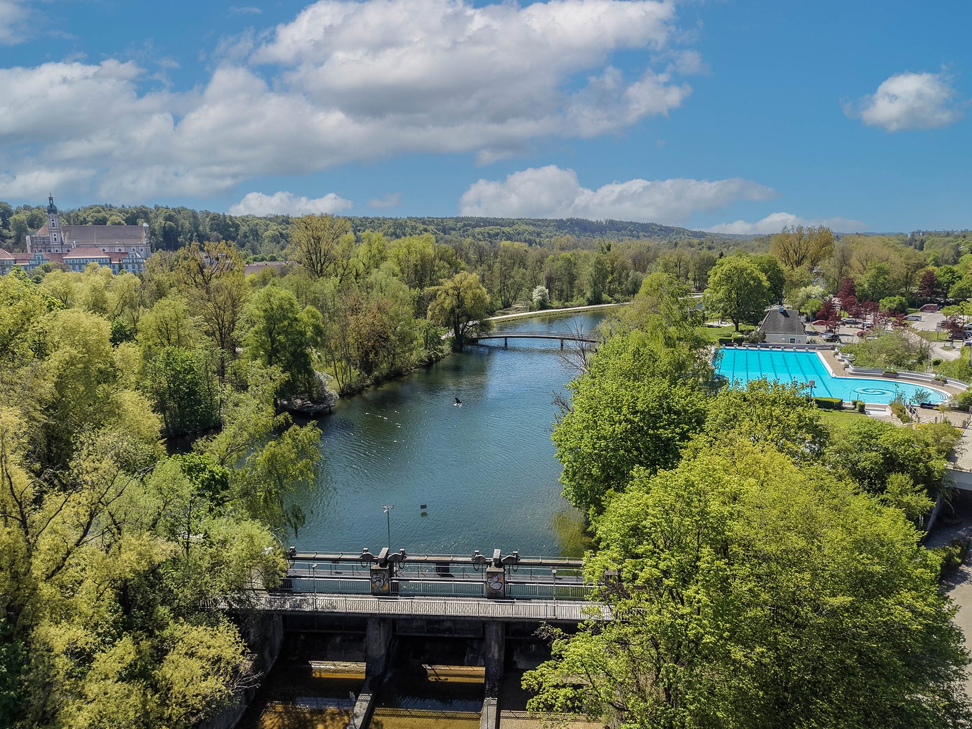 Veltrup Immobilien - Immobilienangebot - Fürstenfeldbruck - Wohnen - EINZIGARTIGES HAUS AN DER AMPER: MODERNES WOHNEN ÜBER HOCHWASSERNIVEAU