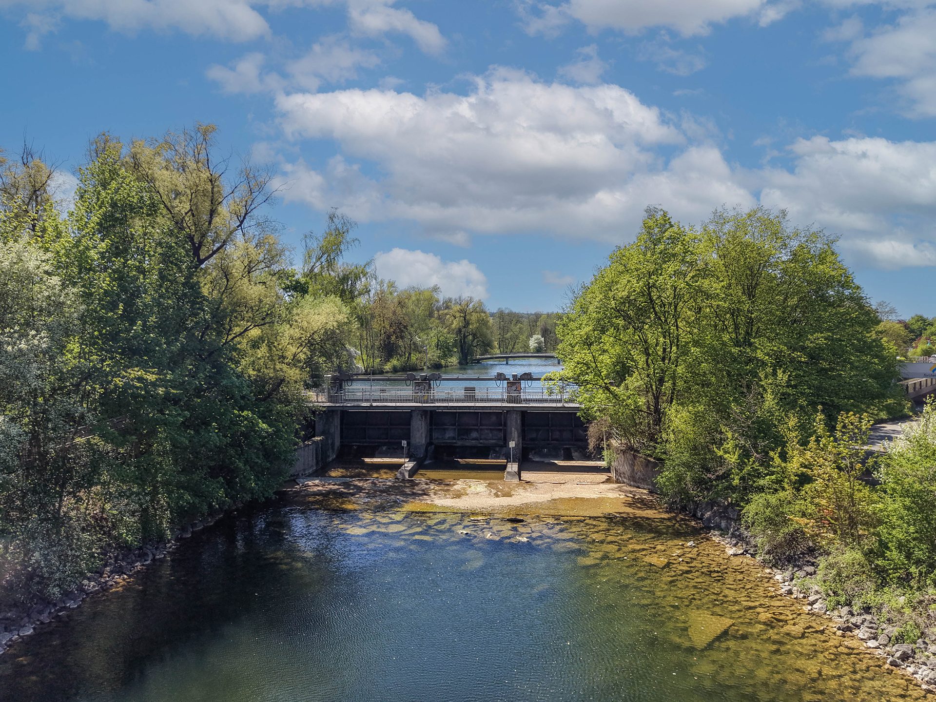 Veltrup Immobilien - Immobilienangebot - Fürstenfeldbruck - Wohnen - EINZIGARTIGES HAUS AN DER AMPER: MODERNES WOHNEN ÜBER HOCHWASSERNIVEAU