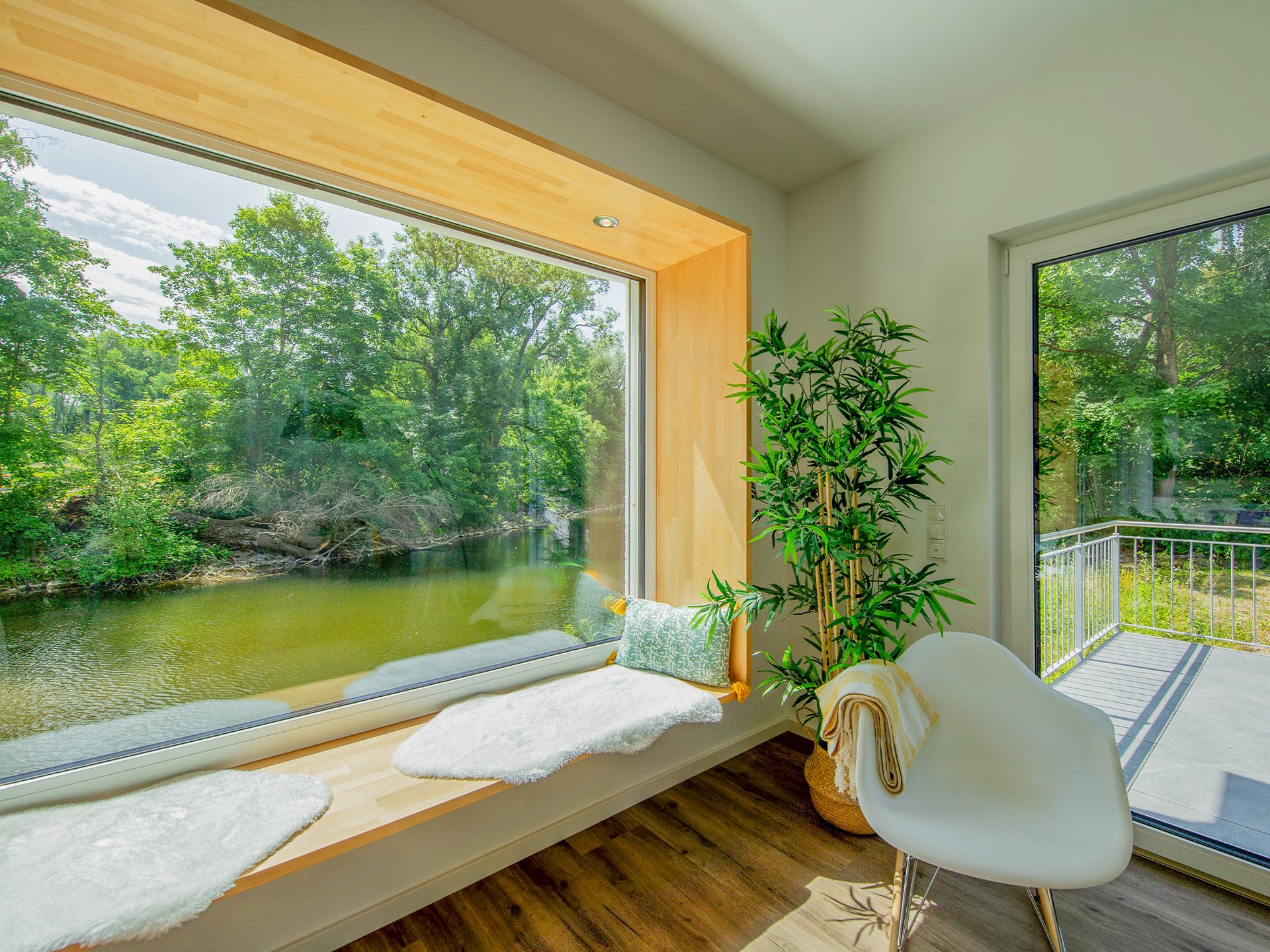 Veltrup Immobilien - Immobilienangebot - Fürstenfeldbruck - Wohnen - EINZIGARTIGES HAUS AN DER AMPER: MODERNES WOHNEN ÜBER HOCHWASSERNIVEAU