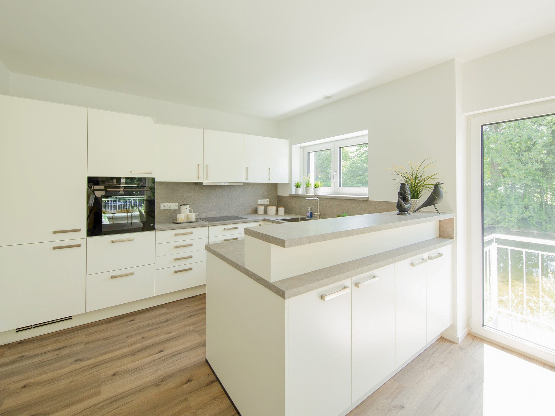 Veltrup Immobilien - Immobilienangebot - Fürstenfeldbruck - Wohnen - EINZIGARTIGES HAUS AN DER AMPER: MODERNES WOHNEN ÜBER HOCHWASSERNIVEAU