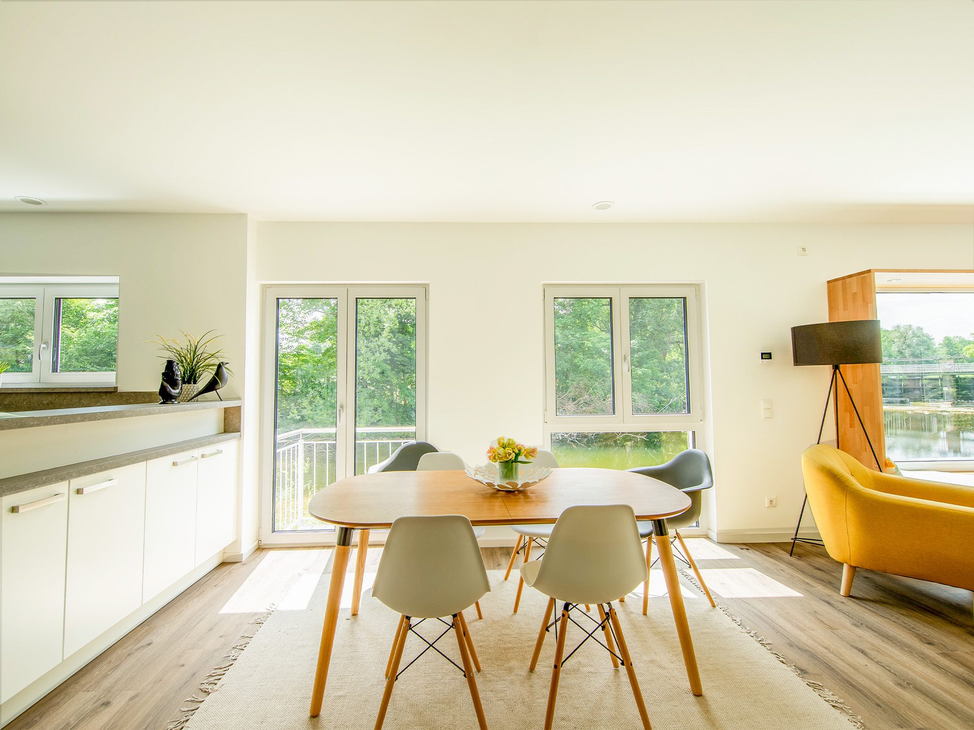 Veltrup Immobilien - Immobilienangebot - Fürstenfeldbruck - Wohnen - EINZIGARTIGES HAUS AN DER AMPER: MODERNES WOHNEN ÜBER HOCHWASSERNIVEAU
