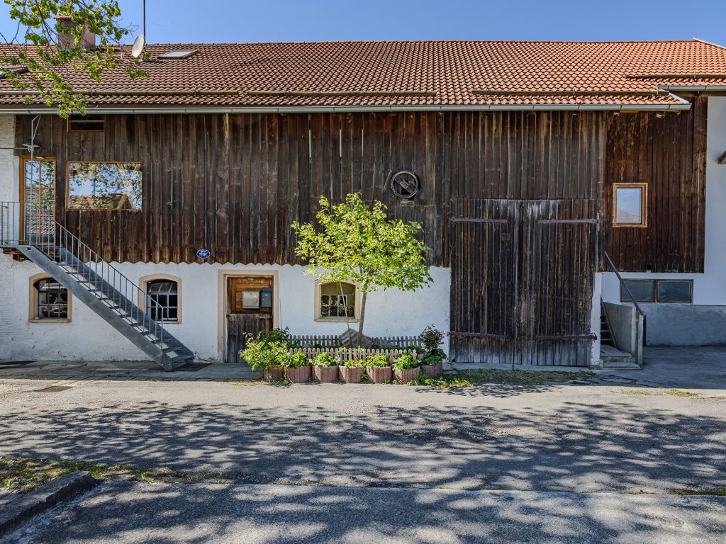 Veltrup Immobilien - Immobilienangebot - Pähl / Fischen am Ammersee - Wohnen - CHARMANTES ENSEMBLE MIT HISTORISCHEM FLAIR UND VIEL ENTWICKLUNGSPOTENZIAL IN FISCHEN AM AMMERSEE