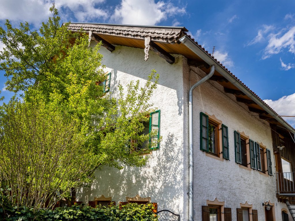 Veltrup Immobilien - Immobilienangebot - Pähl / Fischen am Ammersee - Wohnen - CHARMANTES ENSEMBLE MIT HISTORISCHEM FLAIR UND VIEL ENTWICKLUNGSPOTENZIAL IN FISCHEN AM AMMERSEE