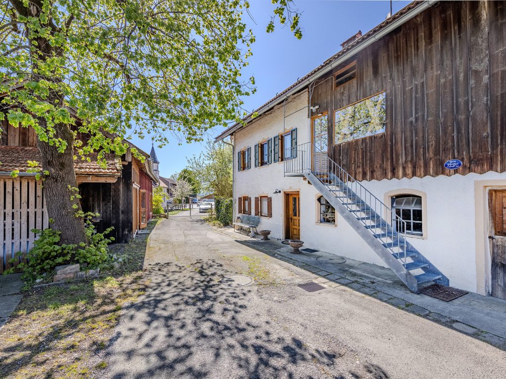 Veltrup Immobilien - Immobilienangebot - Pähl / Fischen am Ammersee - Wohnen - CHARMANTES ENSEMBLE MIT HISTORISCHEM FLAIR UND VIEL ENTWICKLUNGSPOTENZIAL IN FISCHEN AM AMMERSEE