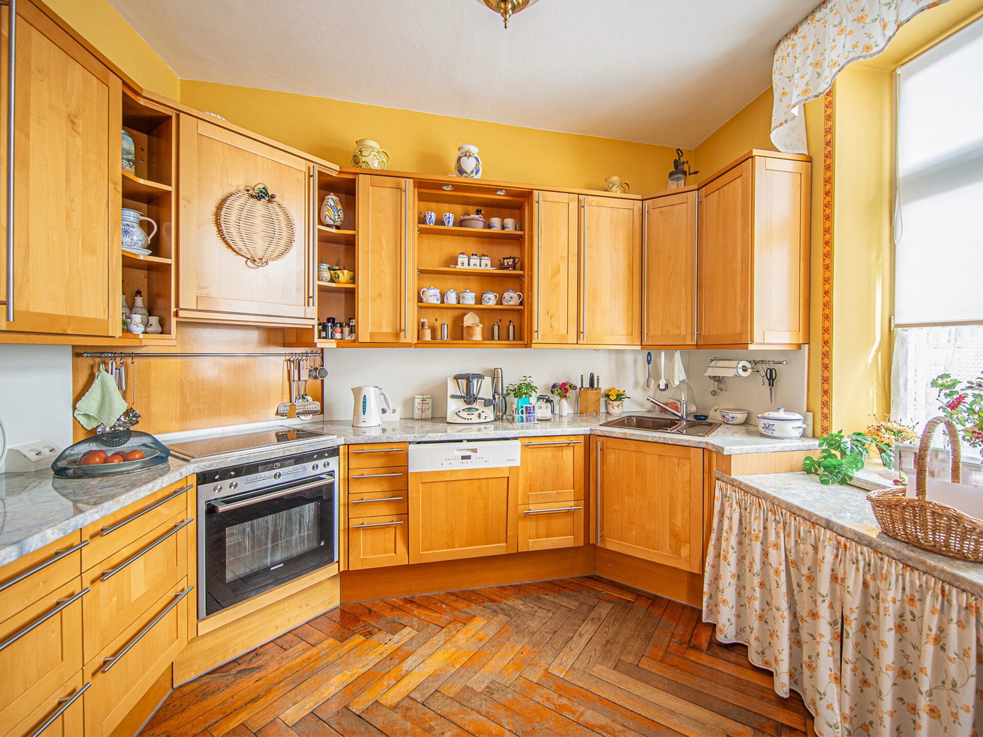 Veltrup Immobilien - Immobilienangebot - Diessen am Ammersee - Wohnen - STILVOLLES WOHNEN, REPRÄSENTATIVES ARBEITEN – VILLA MIT GESCHICHTE IM HERZEN VON DIESSEN AM AMMERSEE