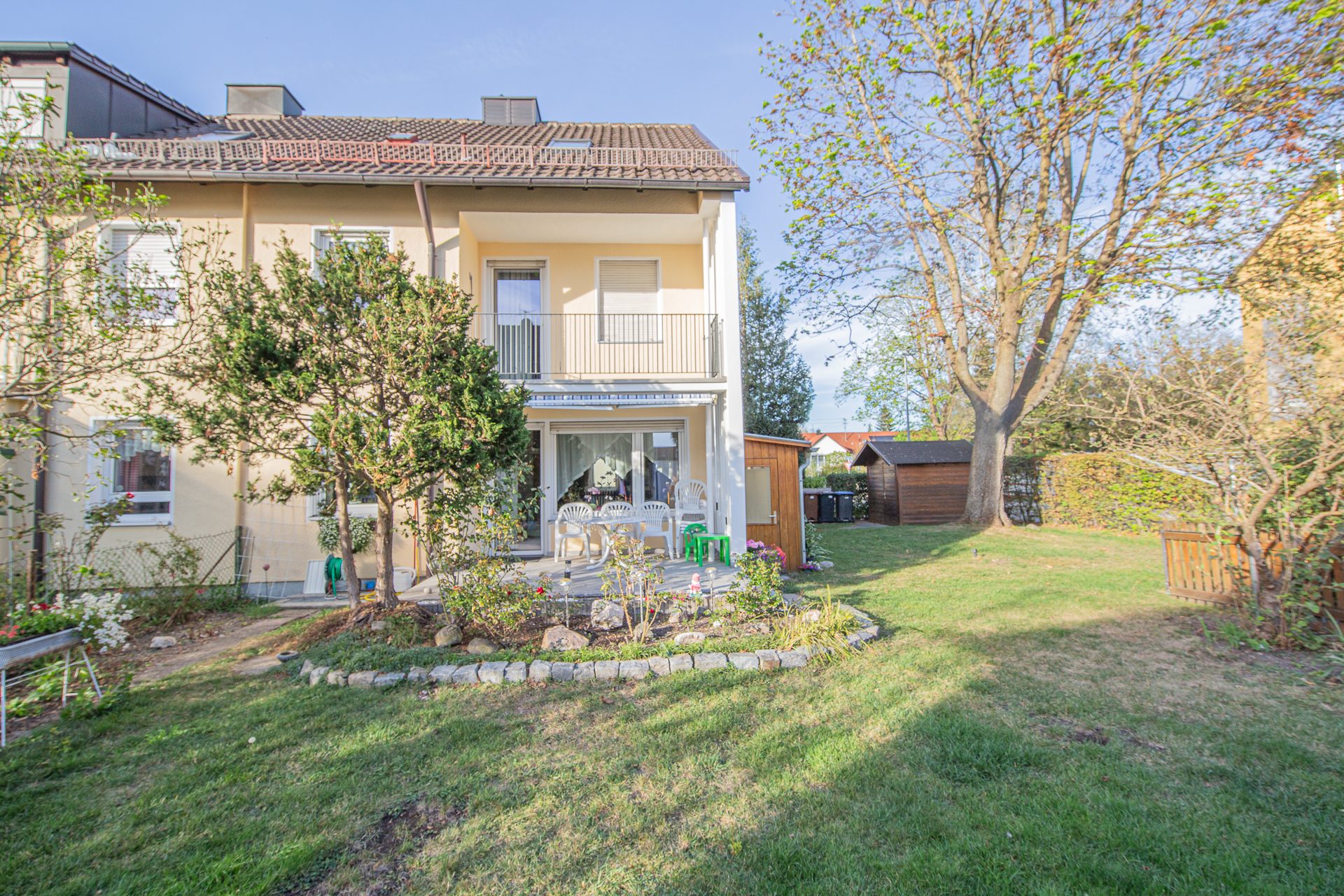 Veltrup Immobilien - Immobilienangebot - Königsbrunn - Wohnen - CHARMANTE DOPPELHAUSHÄLFTE MIT POTENZIAL IN KÖNIGSBRUNN