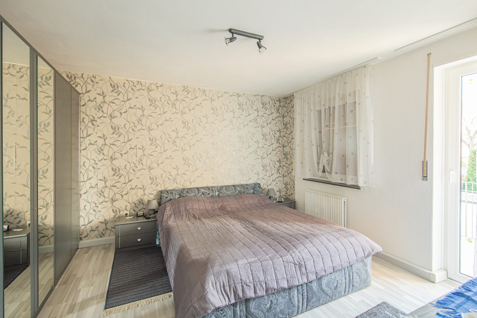 Veltrup Immobilien - Immobilienangebot - Königsbrunn - Wohnen - CHARMANTE DOPPELHAUSHÄLFTE MIT POTENZIAL IN KÖNIGSBRUNN