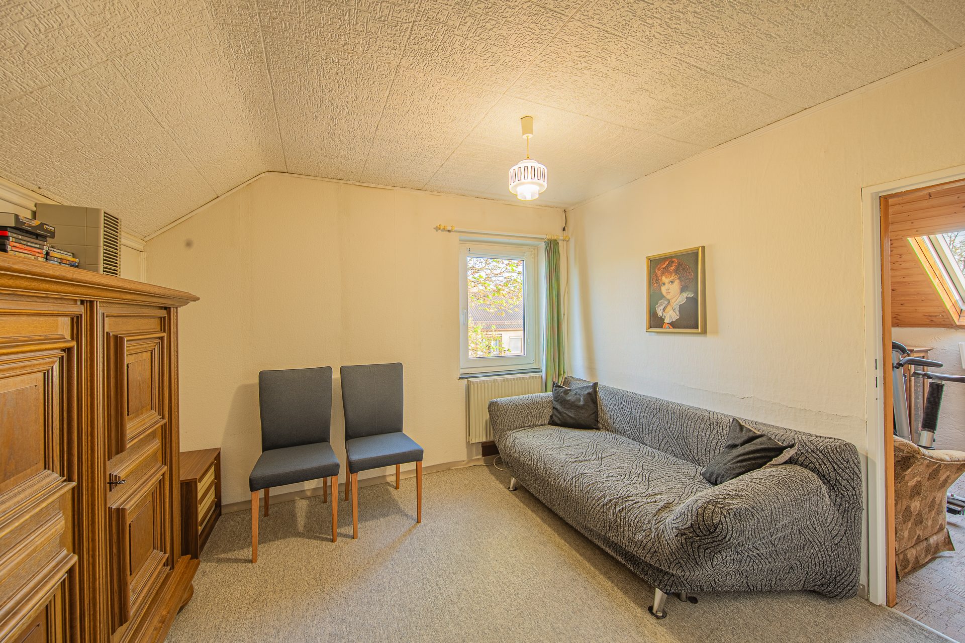 Veltrup Immobilien - Immobilienangebot - Königsbrunn - Wohnen - CHARMANTE DOPPELHAUSHÄLFTE MIT POTENZIAL IN KÖNIGSBRUNN