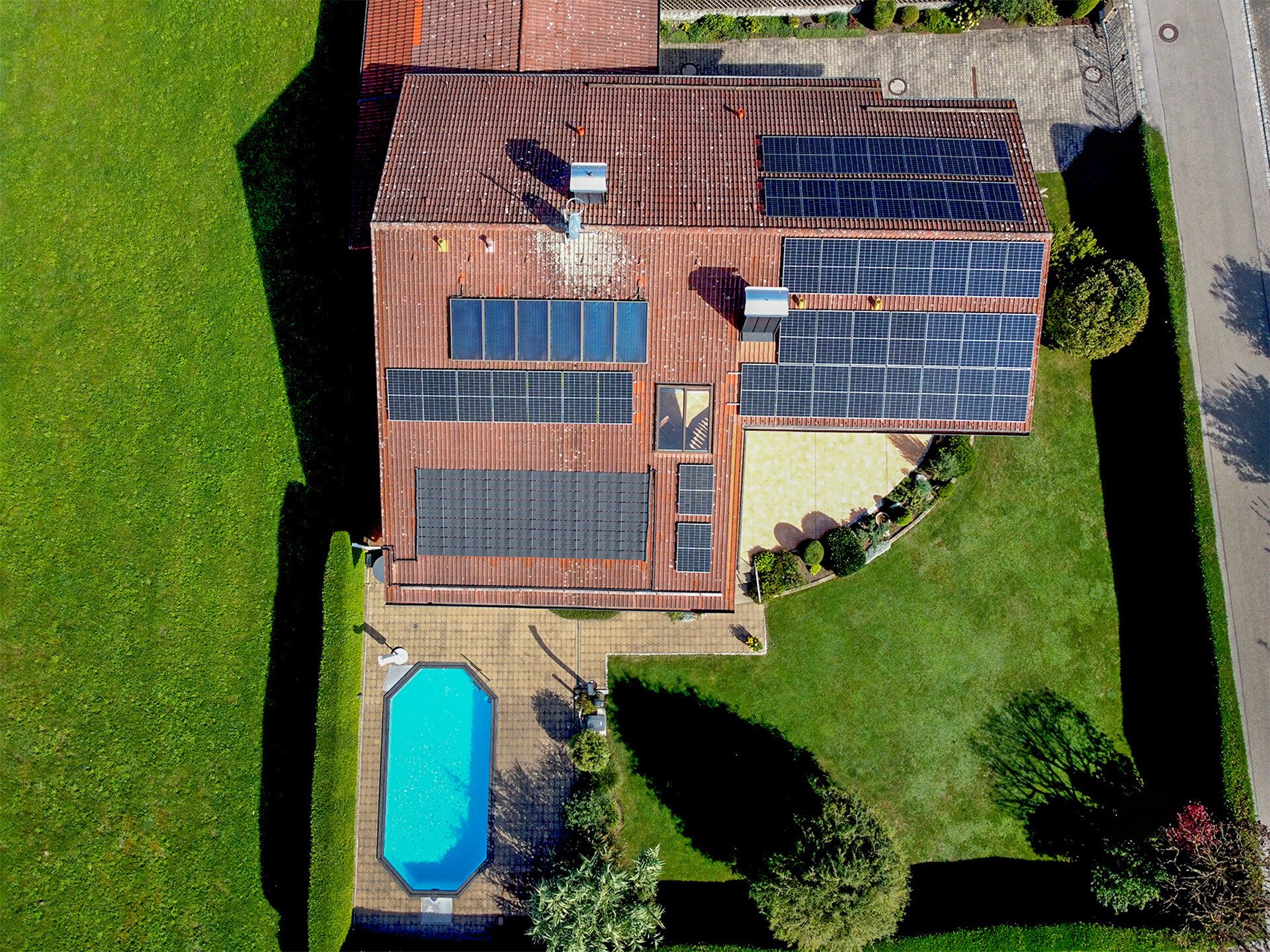 Veltrup Immobilien - Immobilienangebot - Greifenberg / Pflaumdorf - Wohnen - LANDHAUS IN RUHIGER LAGE MIT POOL, SOLARANLAGE UND WEITBLICK