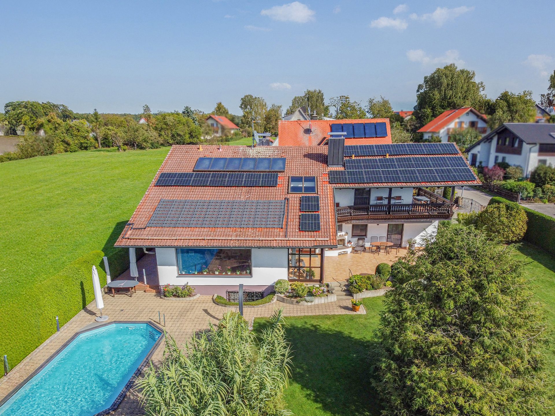 Veltrup Immobilien - Immobilienangebot - Greifenberg / Pflaumdorf - Wohnen - LANDHAUS IN RUHIGER LAGE MIT POOL, SOLARANLAGE UND WEITBLICK