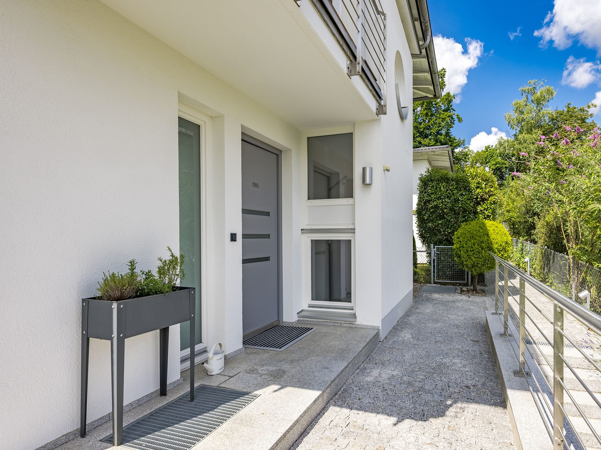 Veltrup Immobilien - Immobilienangebot - Gräfelfing - Wohnen - PLATZ FÜR GEMEINSAME MOMENTE: ZEITLOSES EINFAMILIENHAUS IN GRÄFELFING