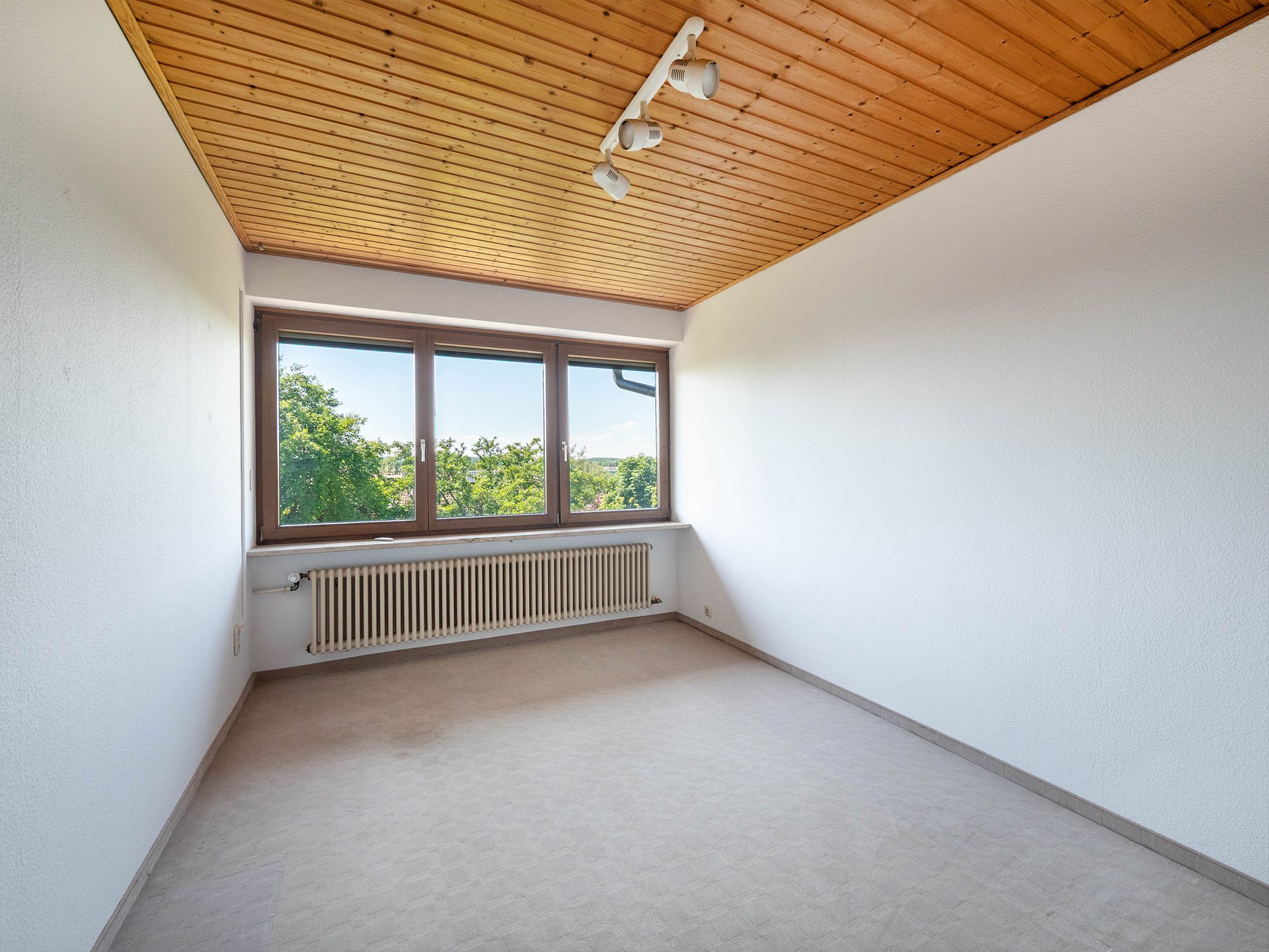 Veltrup Immobilien - Immobilienangebot - Seefeld - Wohnen - GROSSER GARTEN, VIELE MÖGLICHKEITEN: DOPPELHAUSHÄLFTE MIT POTENZIAL
