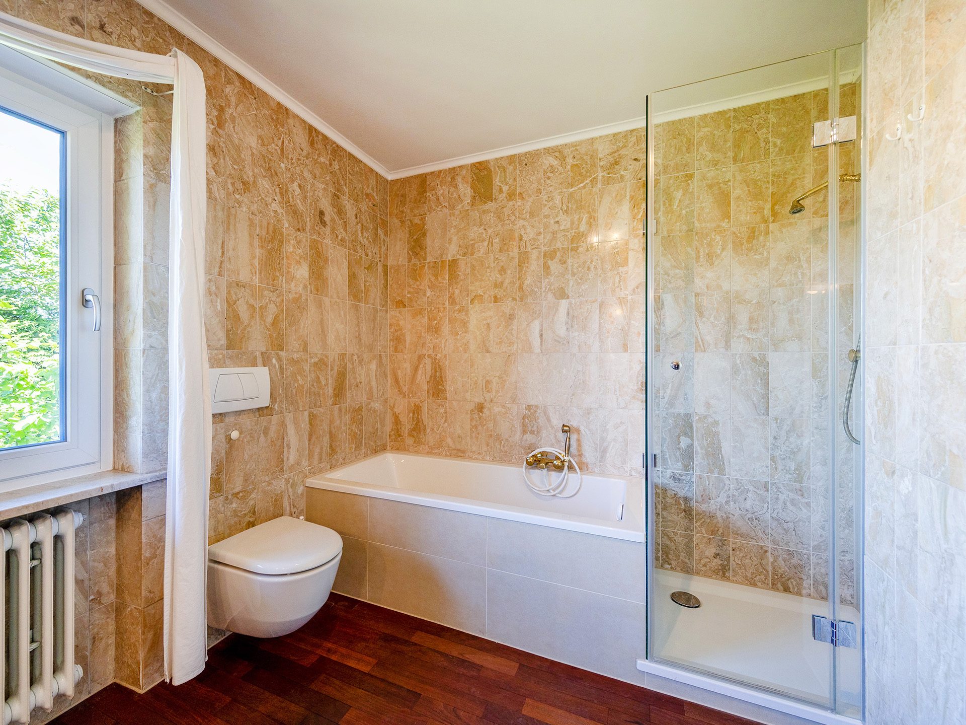 Veltrup Immobilien - Immobilienangebot - Puchheim - Wohnen - GROSSZÜGIGE DOPPELHAUSHÄLFTE IN PUCHHEIM MIT GARTEN UND PRIVATEM SCHWIMMWEIHERZUGANG