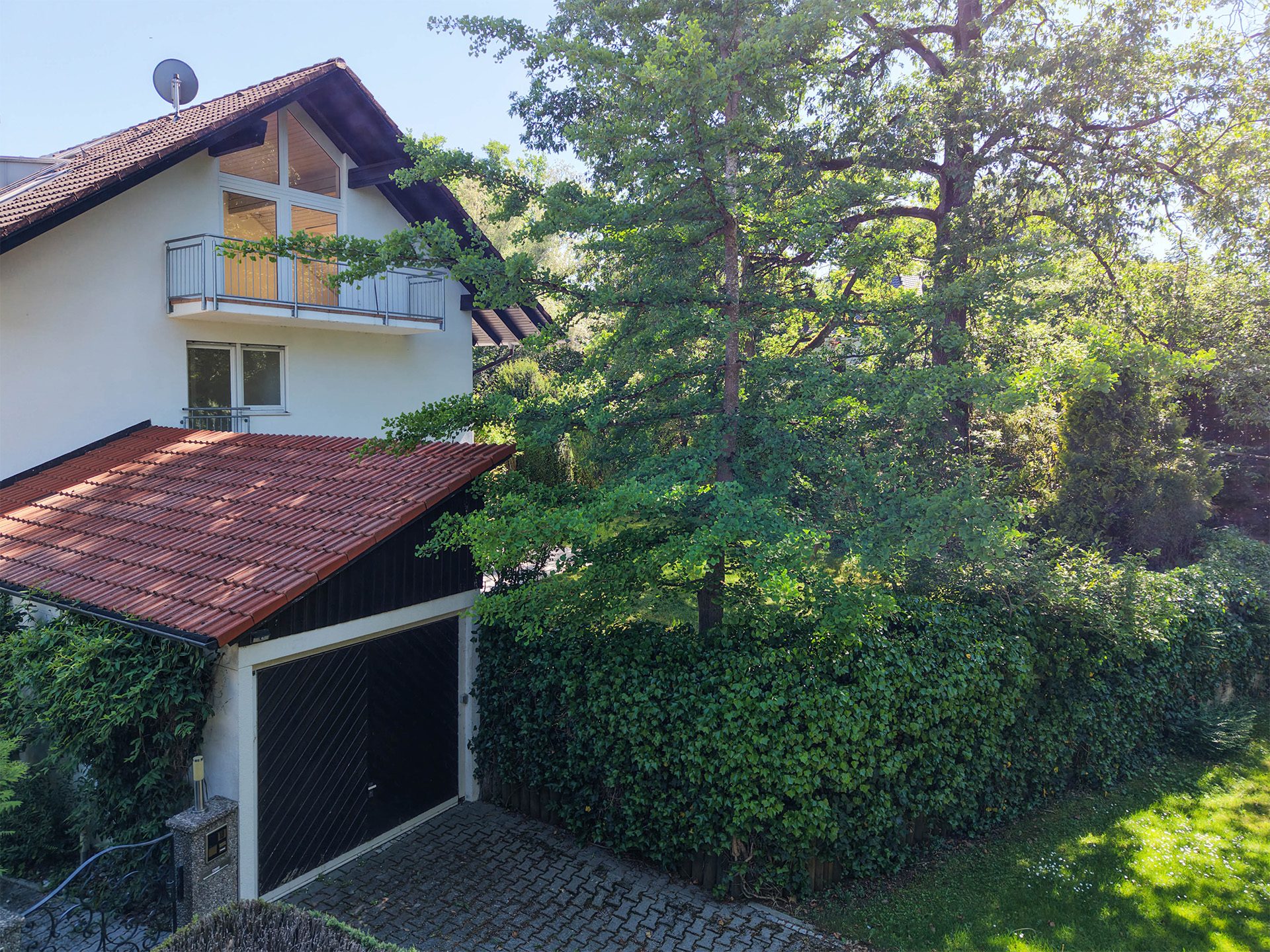 Veltrup Immobilien - Immobilienangebot - Puchheim - Wohnen - GROSSZÜGIGE DOPPELHAUSHÄLFTE IN PUCHHEIM MIT GARTEN UND PRIVATEM SCHWIMMWEIHERZUGANG
