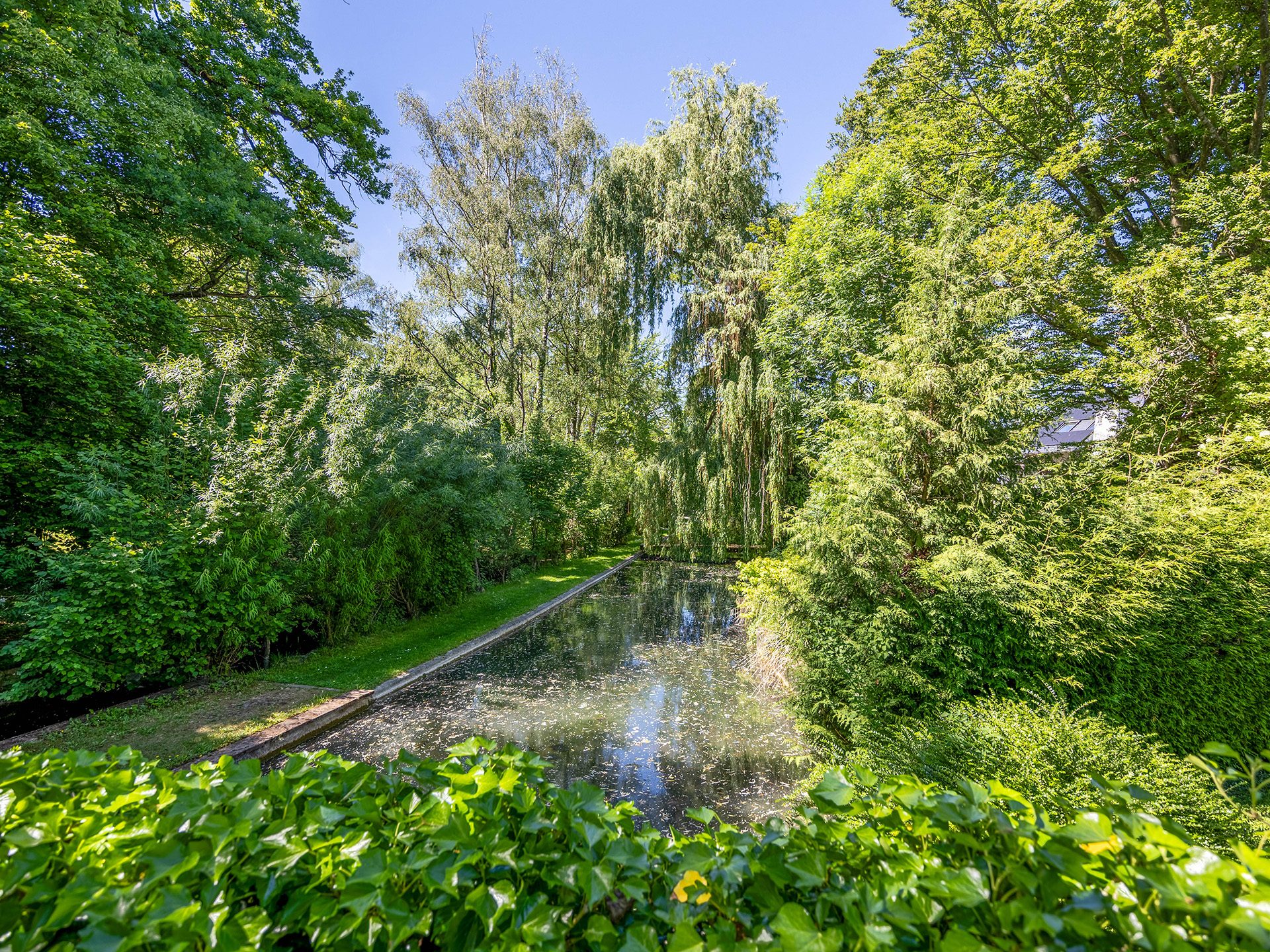 Veltrup Immobilien - Immobilienangebot - Puchheim - Wohnen - GROSSZÜGIGE DOPPELHAUSHÄLFTE IN PUCHHEIM MIT GARTEN UND PRIVATEM SCHWIMMWEIHERZUGANG