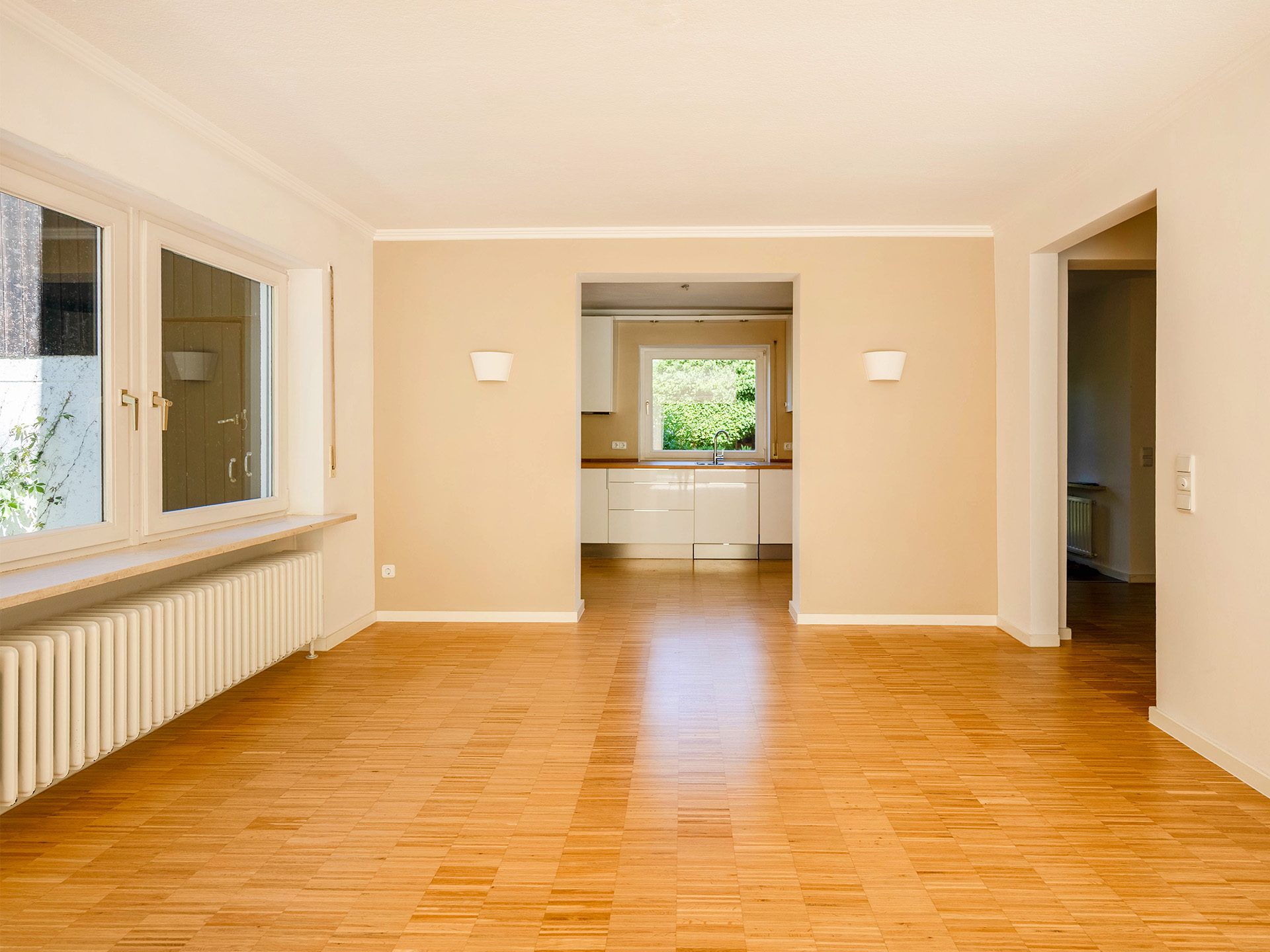 Veltrup Immobilien - Immobilienangebot - Puchheim - Wohnen - GROSSZÜGIGE DOPPELHAUSHÄLFTE IN PUCHHEIM MIT GARTEN UND PRIVATEM SCHWIMMWEIHERZUGANG