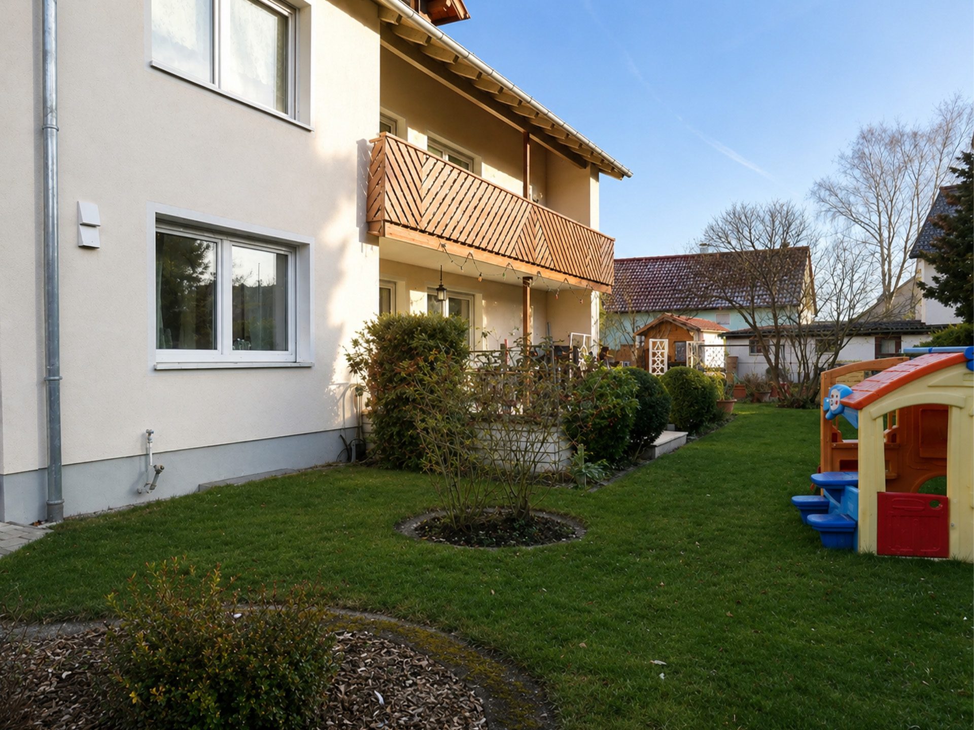 Veltrup Immobilien - Immobilienangebot - Eching am Ammersee - Wohnen - HELLE 5-ZIMMER GARTENWOHNUNG IN RUHIGER LAGE VON ECHING AM AMMERSEE