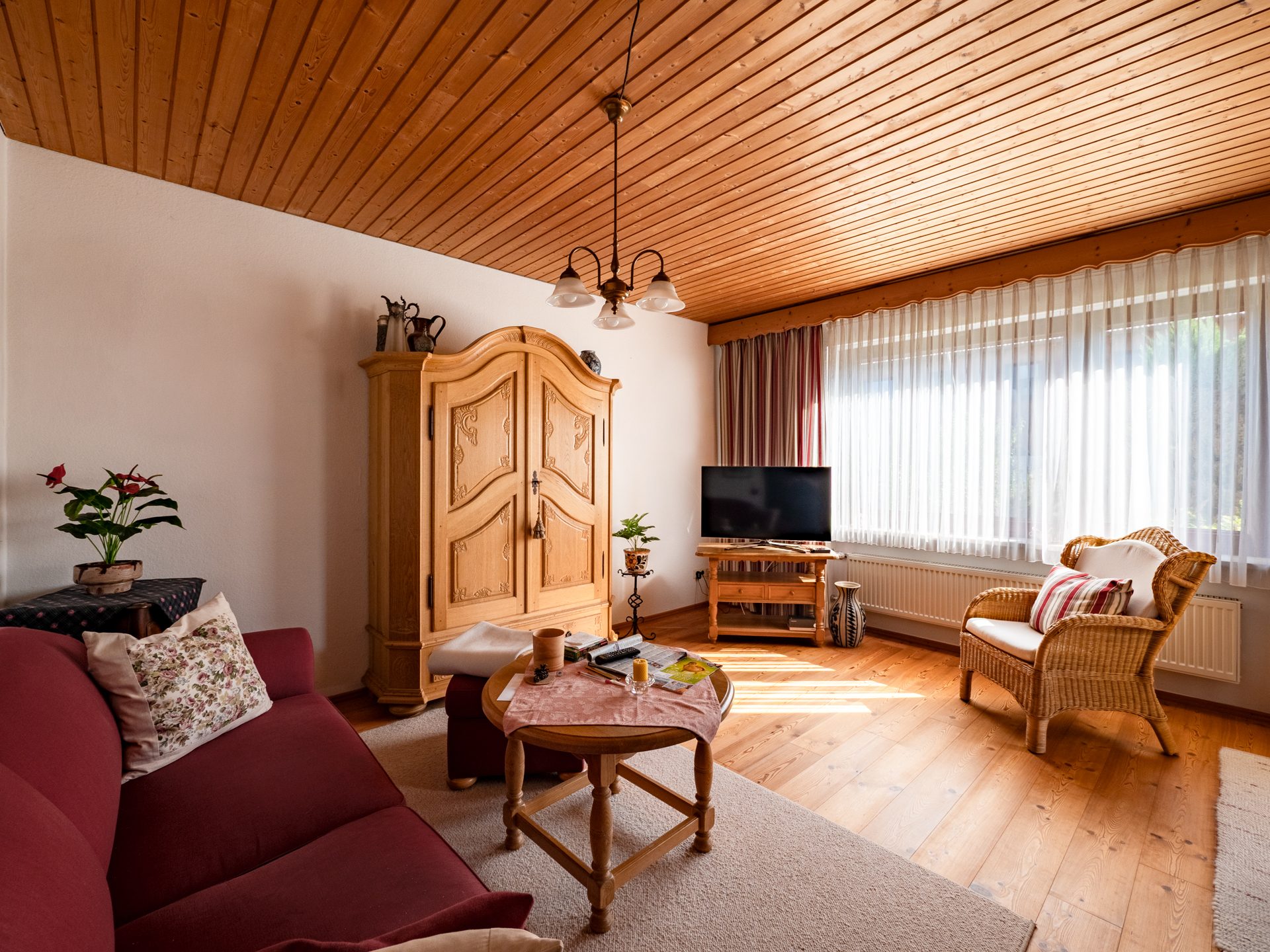Veltrup Immobilien - Immobilienangebot - Weßling - Wohnen - EIN HAUS, DAS PERSPEKTIVEN ÖFFNET:
DOPPELHAUSHÄLFTE MIT ANBAUMÖGLICHKEIT