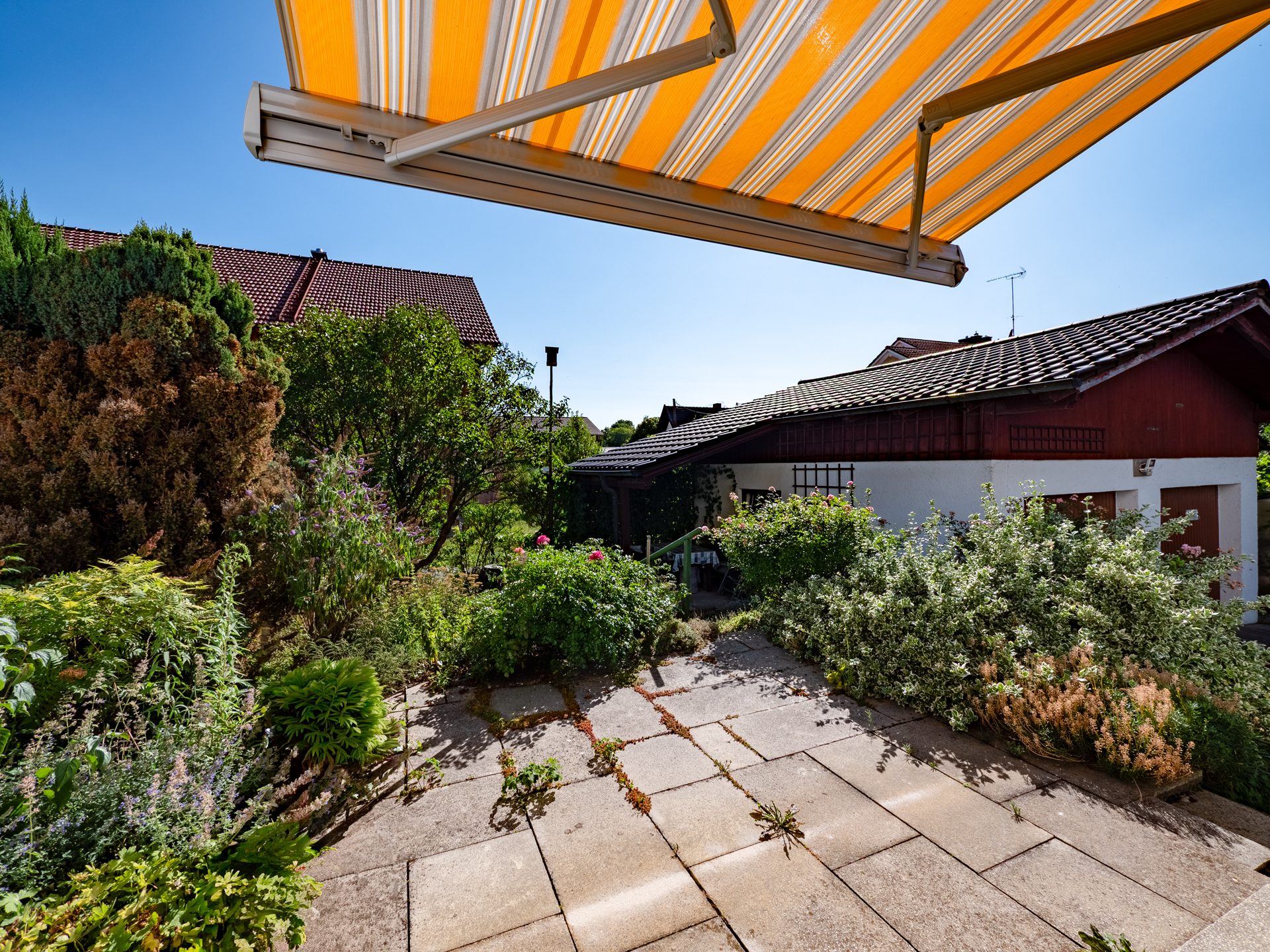 Veltrup Immobilien - Immobilienangebot - Weßling - Wohnen - EIN HAUS, DAS PERSPEKTIVEN ÖFFNET:
DOPPELHAUSHÄLFTE MIT ANBAUMÖGLICHKEIT