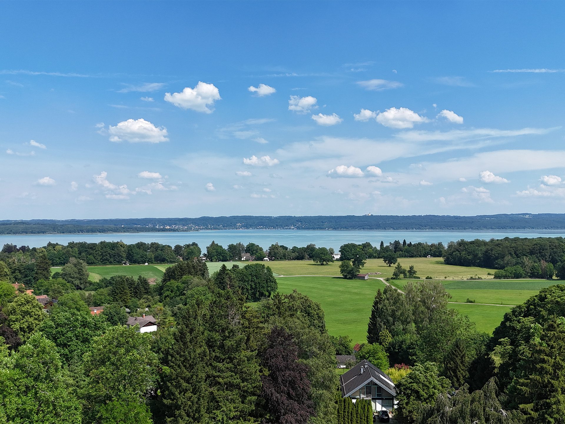 Veltrup Immobilien - Immobilienangebot - Utting/Holzhausen - Wohnen - EIN ZUHAUSE ZWISCHEN NATUR UND MODERNE - STILVOLLES WOHNEN IN HOLZHAUSEN AM AMMERSEE