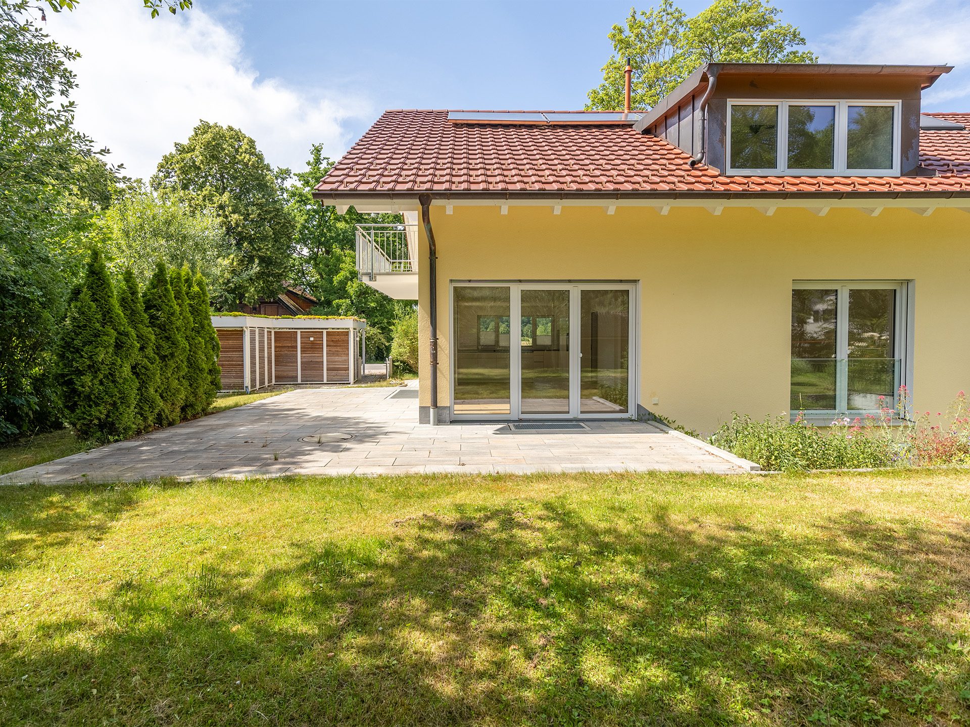 Veltrup Immobilien - Immobilienangebot - Utting/Holzhausen - Wohnen - EIN ZUHAUSE ZWISCHEN NATUR UND MODERNE - STILVOLLES WOHNEN IN HOLZHAUSEN AM AMMERSEE