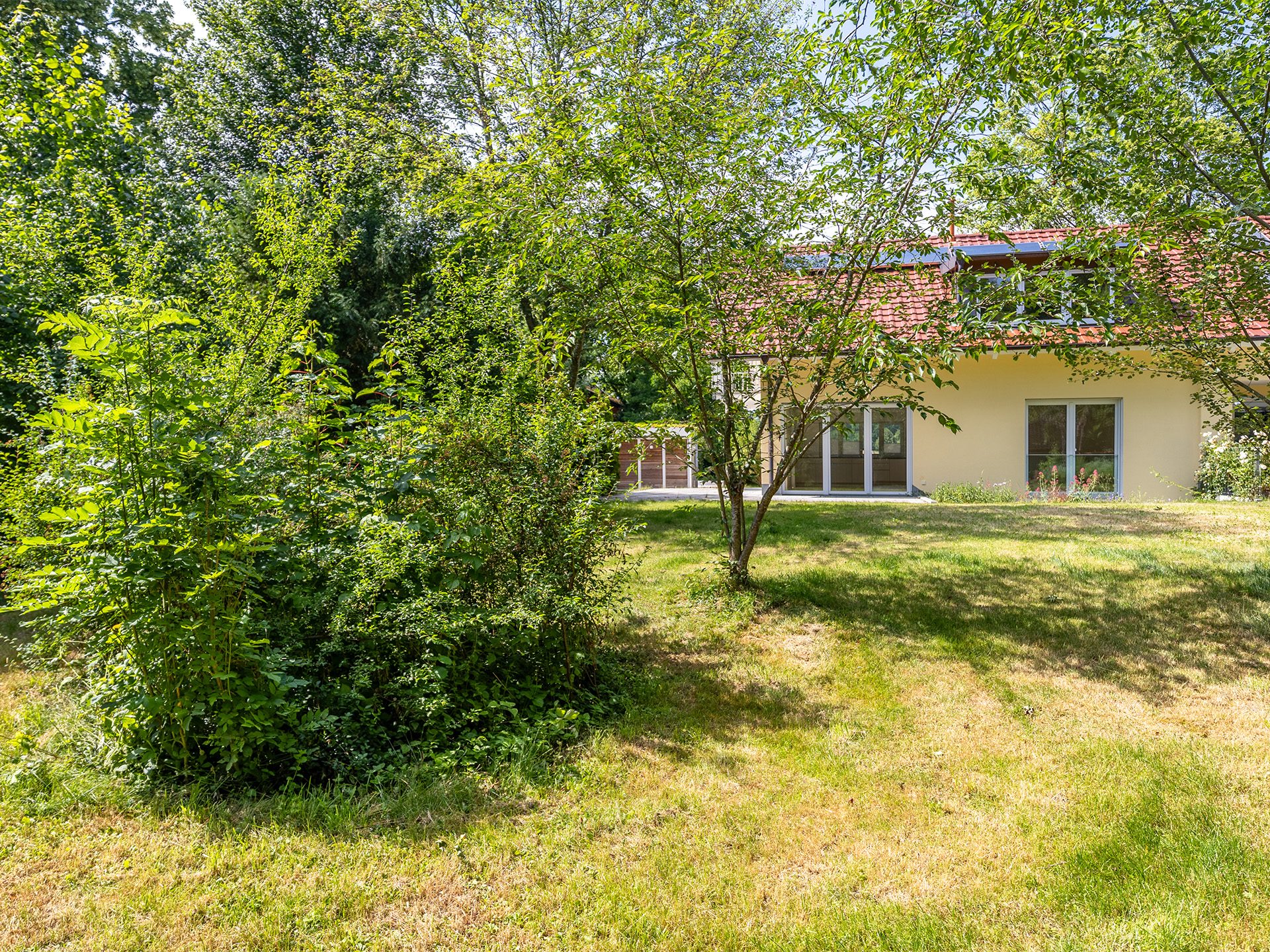 Veltrup Immobilien - Immobilienangebot - Utting/Holzhausen - Wohnen - EIN ZUHAUSE ZWISCHEN NATUR UND MODERNE - STILVOLLES WOHNEN IN HOLZHAUSEN AM AMMERSEE