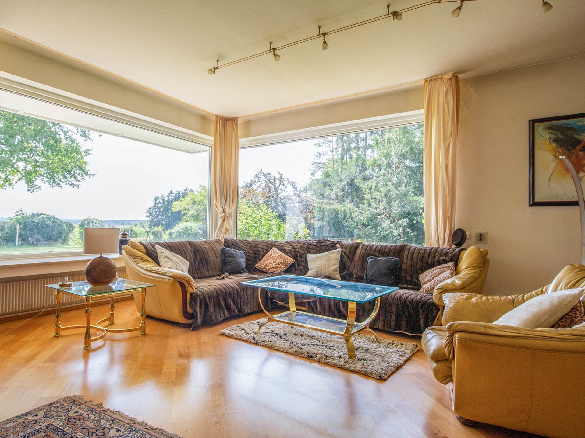 Veltrup Immobilien - Immobilienangebot - Grafrath - Wohnen - WOHNEN MIT WEITBLICK UND AUßERGEWÖHNLICHKEIT GROßZÜGIGIKEIT IN GRAFRATH