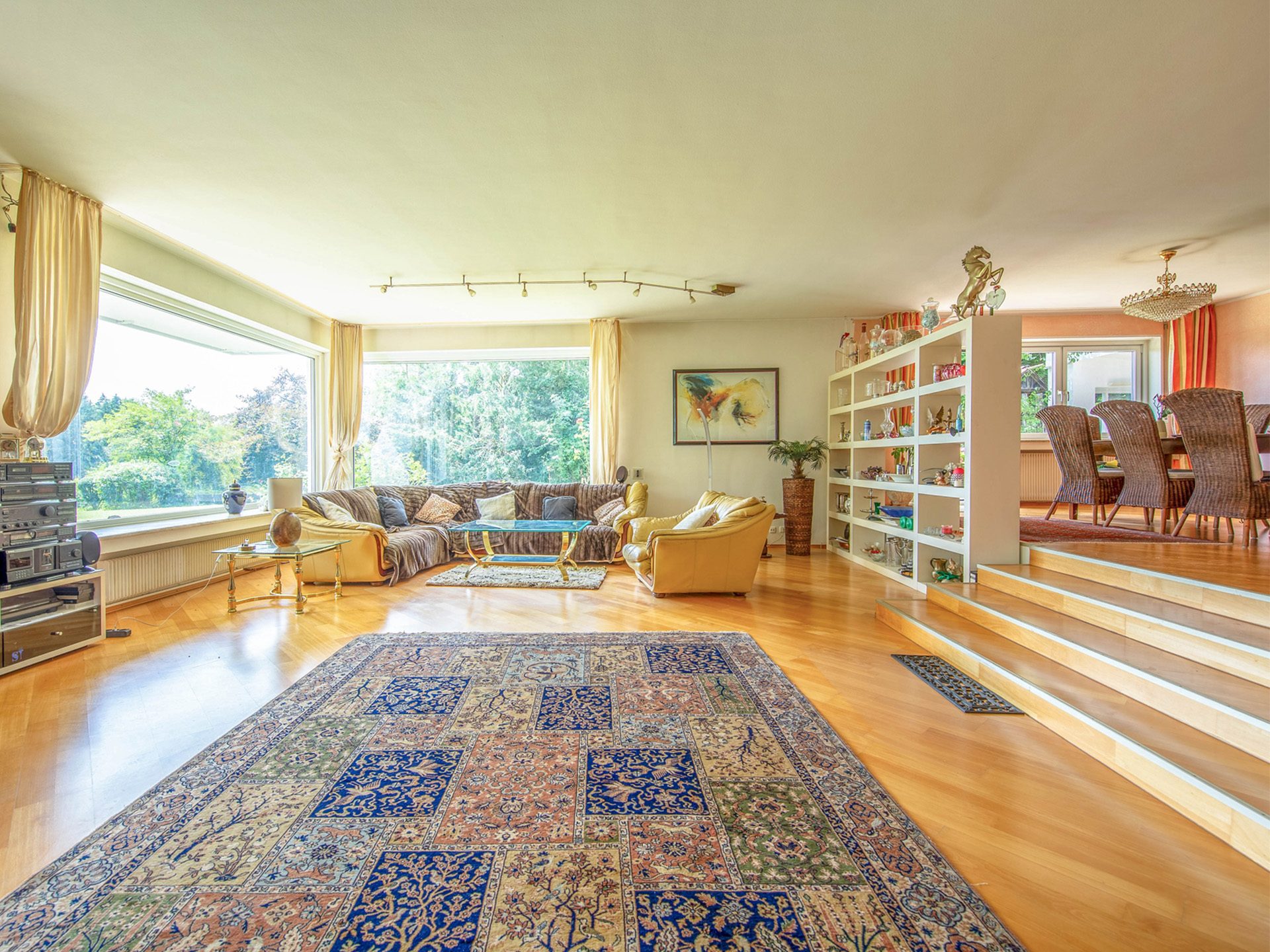 Veltrup Immobilien - Immobilienangebot - Grafrath - Wohnen - WOHNEN MIT WEITBLICK UND AUßERGEWÖHNLICHKEIT GROßZÜGIGIKEIT IN GRAFRATH