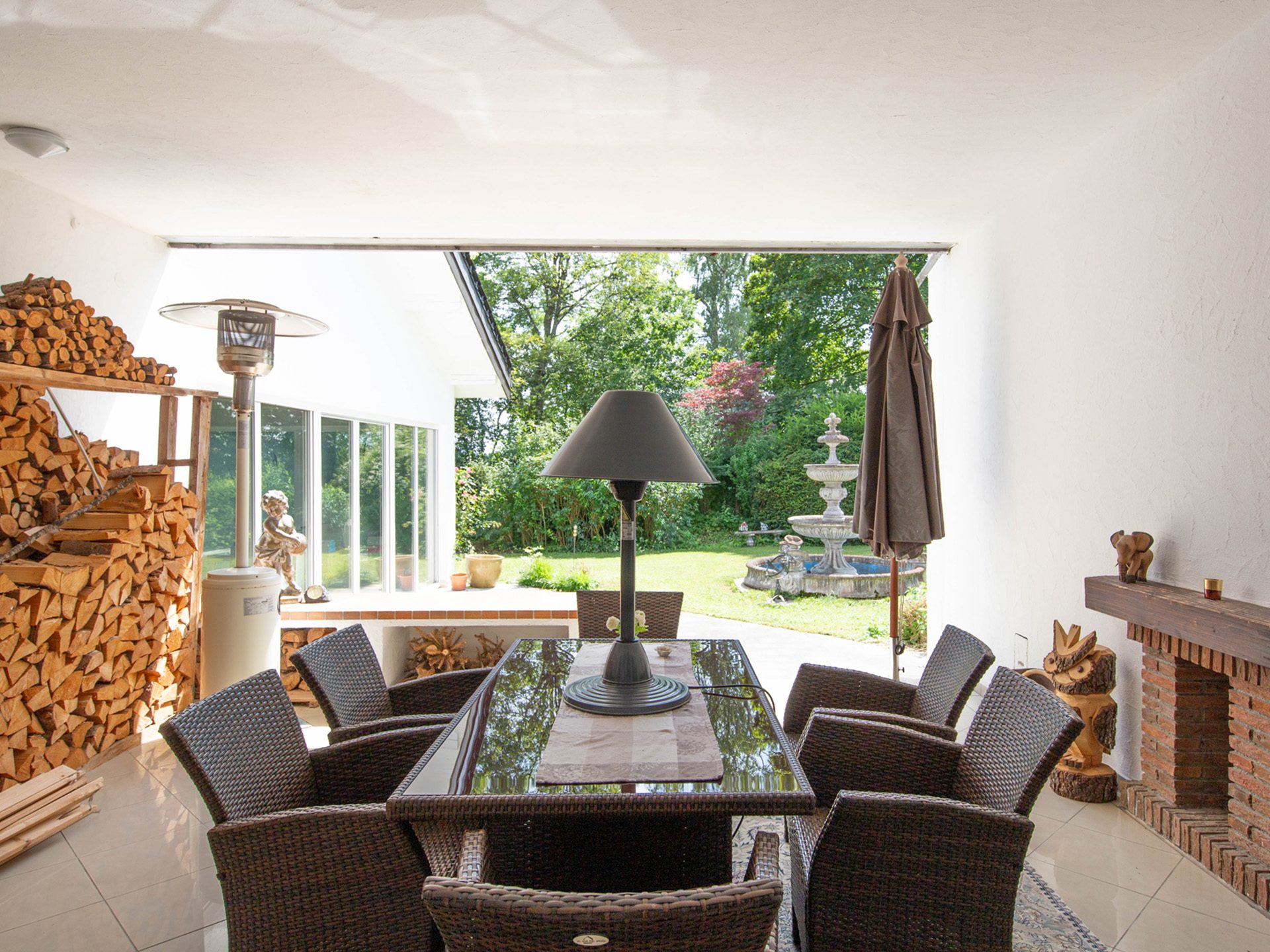 Veltrup Immobilien - Immobilienangebot - Grafrath - Wohnen - WOHNEN MIT WEITBLICK UND AUßERGEWÖHNLICHKEIT GROßZÜGIGIKEIT IN GRAFRATH