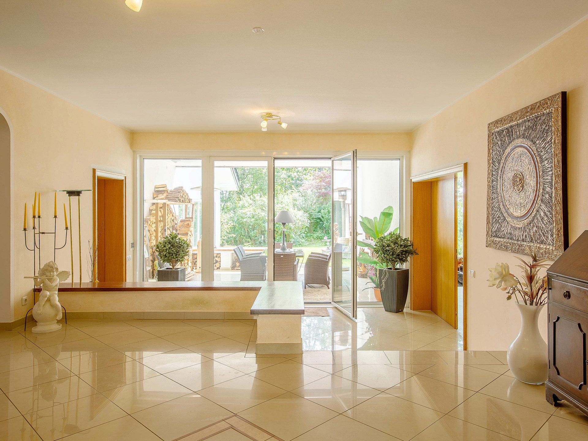 Veltrup Immobilien - Immobilienangebot - Grafrath - Wohnen - WOHNEN MIT WEITBLICK UND AUßERGEWÖHNLICHKEIT GROßZÜGIGIKEIT IN GRAFRATH