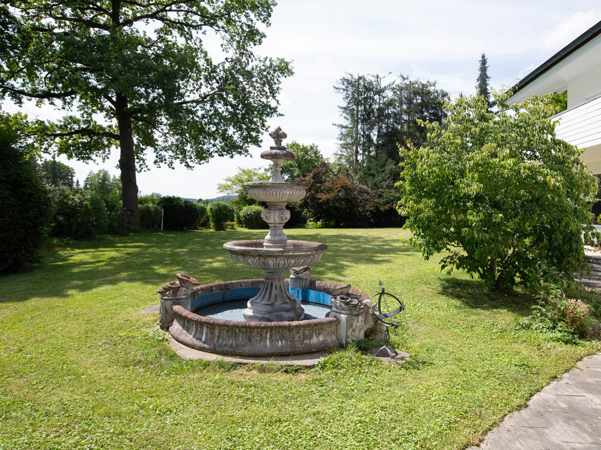 Veltrup Immobilien - Immobilienangebot - Grafrath - Wohnen - WOHNEN MIT WEITBLICK UND AUßERGEWÖHNLICHKEIT GROßZÜGIGIKEIT IN GRAFRATH