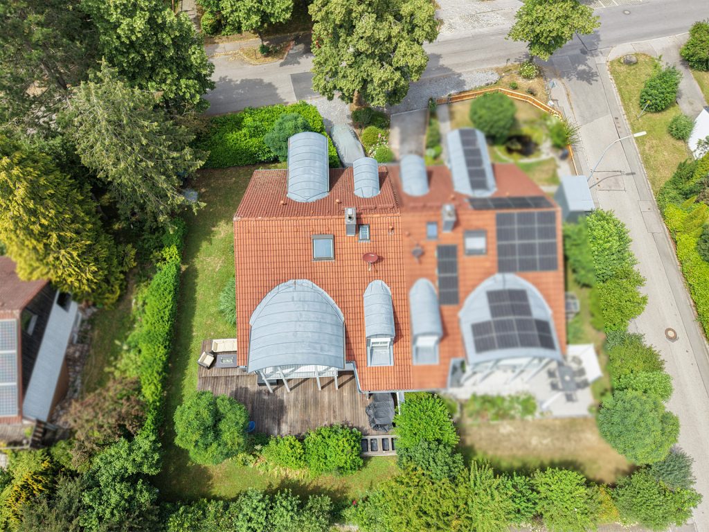 Veltrup Immobilien - Immobilienangebot - Greifenberg - Wohnen - SPLIT-LEVEL-ARCHITEKTUR MIT BESONDEREM WOHNGEFÜHL IM HERZEN VON GREIFENBERG