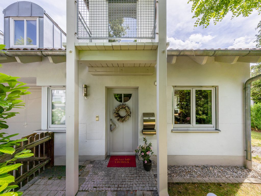 Veltrup Immobilien - Immobilienangebot - Greifenberg - Wohnen - SPLIT-LEVEL-ARCHITEKTUR MIT BESONDEREM WOHNGEFÜHL IM HERZEN VON GREIFENBERG