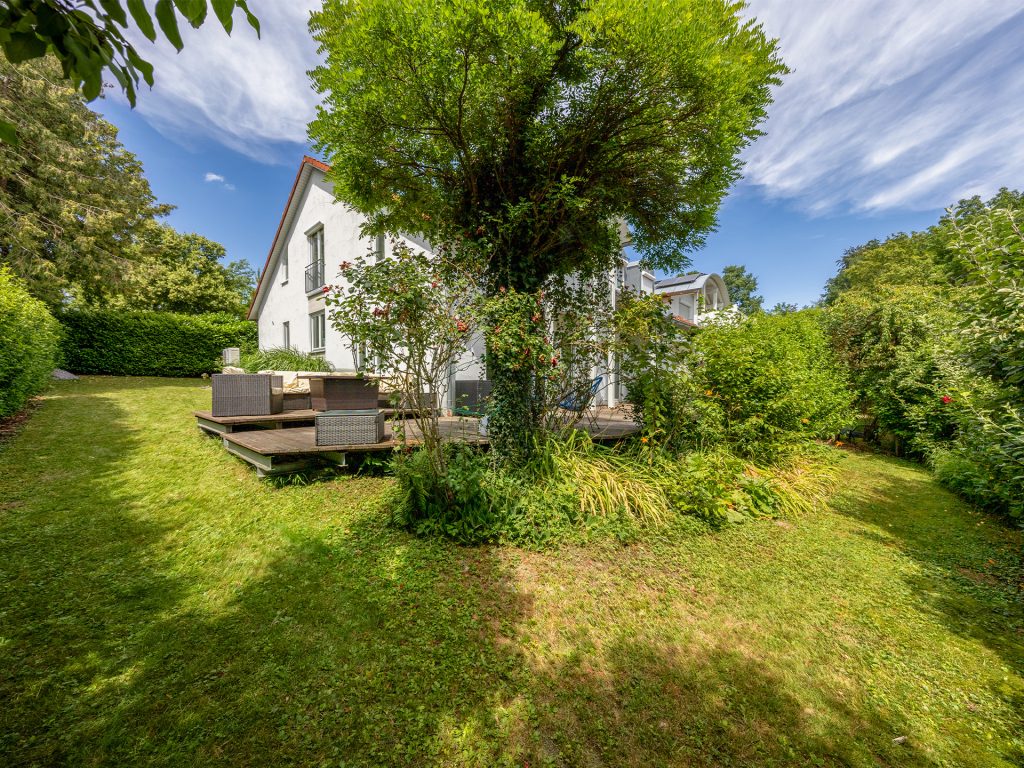 Veltrup Immobilien - Immobilienangebot - Greifenberg - Wohnen - SPLIT-LEVEL-ARCHITEKTUR MIT BESONDEREM WOHNGEFÜHL IM HERZEN VON GREIFENBERG