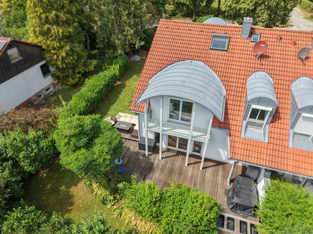 Veltrup Immobilien - Immobilienangebot - Greifenberg - Wohnen - SPLIT-LEVEL-ARCHITEKTUR MIT BESONDEREM WOHNGEFÜHL IM HERZEN VON GREIFENBERG