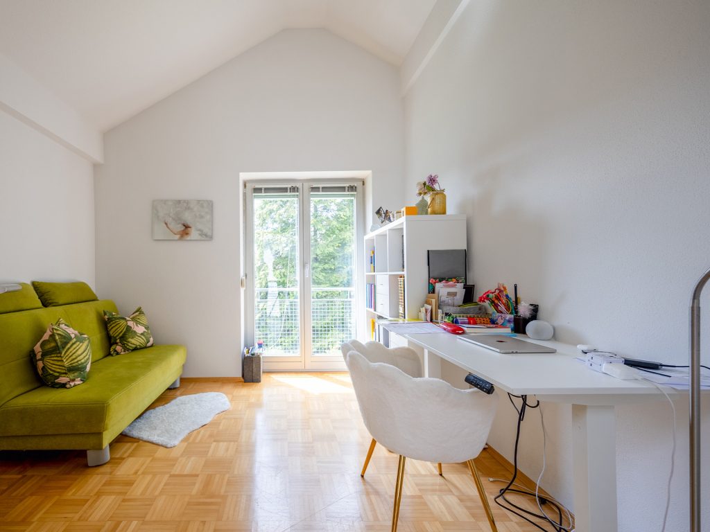 Veltrup Immobilien - Immobilienangebot - Greifenberg - Wohnen - SPLIT-LEVEL-ARCHITEKTUR MIT BESONDEREM WOHNGEFÜHL IM HERZEN VON GREIFENBERG