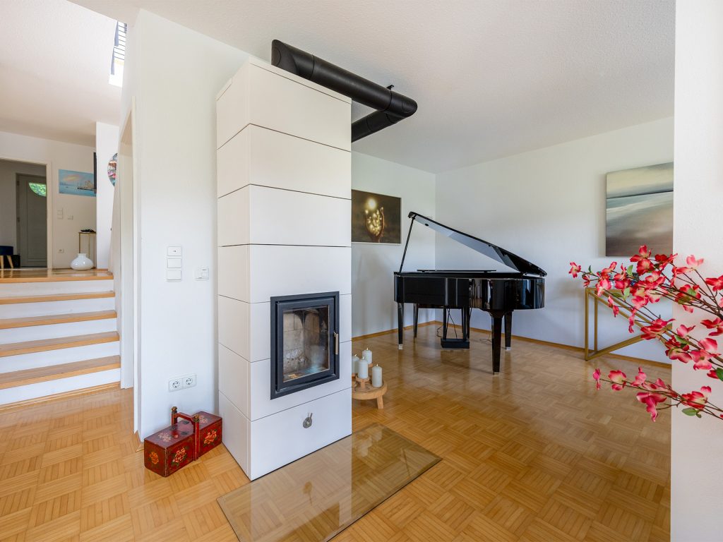 Veltrup Immobilien - Immobilienangebot - Greifenberg - Wohnen - SPLIT-LEVEL-ARCHITEKTUR MIT BESONDEREM WOHNGEFÜHL IM HERZEN VON GREIFENBERG