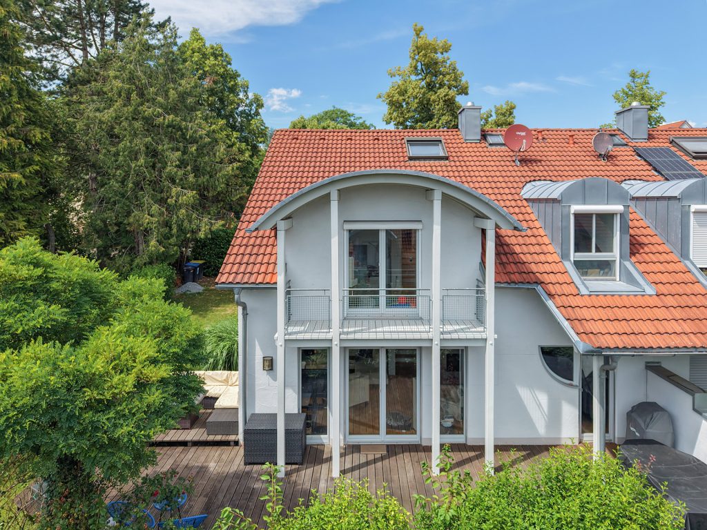 Veltrup Immobilien - Immobilienangebot - Greifenberg - Wohnen - SPLIT-LEVEL-ARCHITEKTUR MIT BESONDEREM WOHNGEFÜHL IM HERZEN VON GREIFENBERG