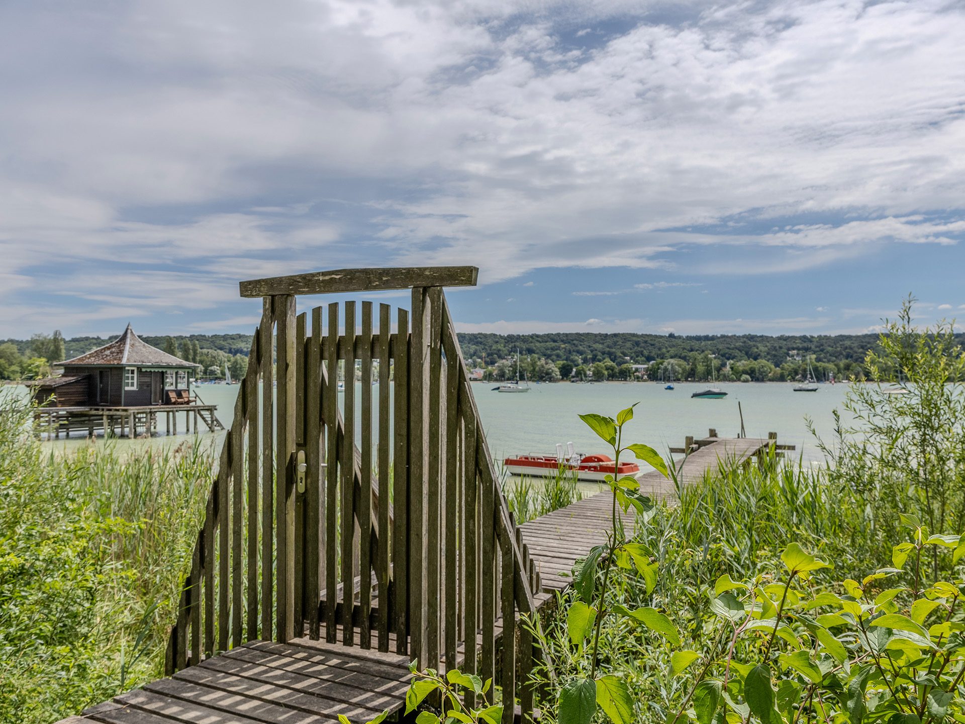 Veltrup Immobilien - Immobilienangebot - Herrsching am Ammersee - Wohnen - HOCHWERTIG SANIERTES 1-ZIMMER APARTMENT MIT SCHWIMMBAD, SAUNA UND PRIVATEM BADESTEG