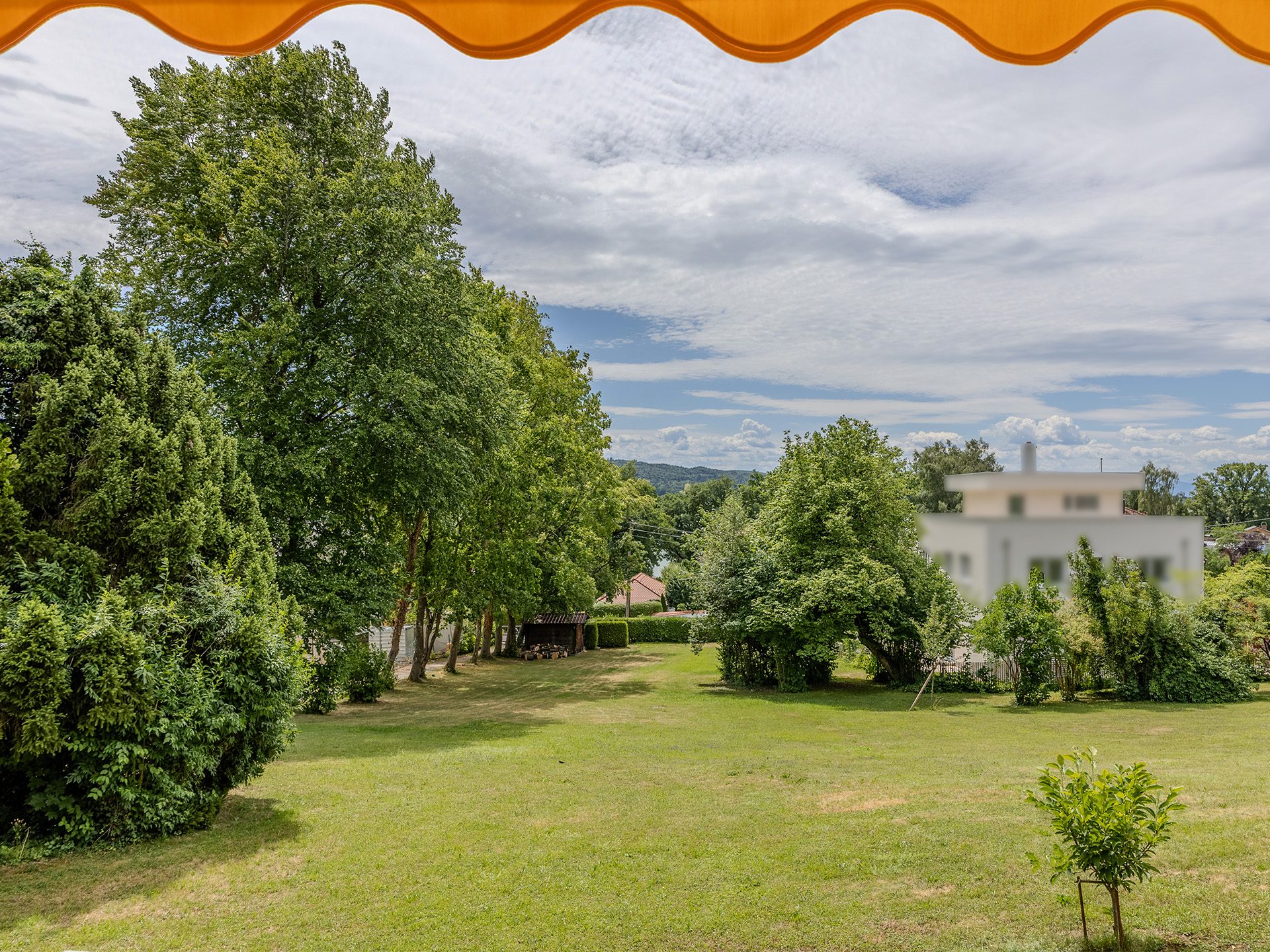 Veltrup Immobilien - Immobilienangebot - Herrsching am Ammersee - Wohnen - HOCHWERTIG SANIERTES 1-ZIMMER APARTMENT MIT SCHWIMMBAD, SAUNA UND PRIVATEM BADESTEG