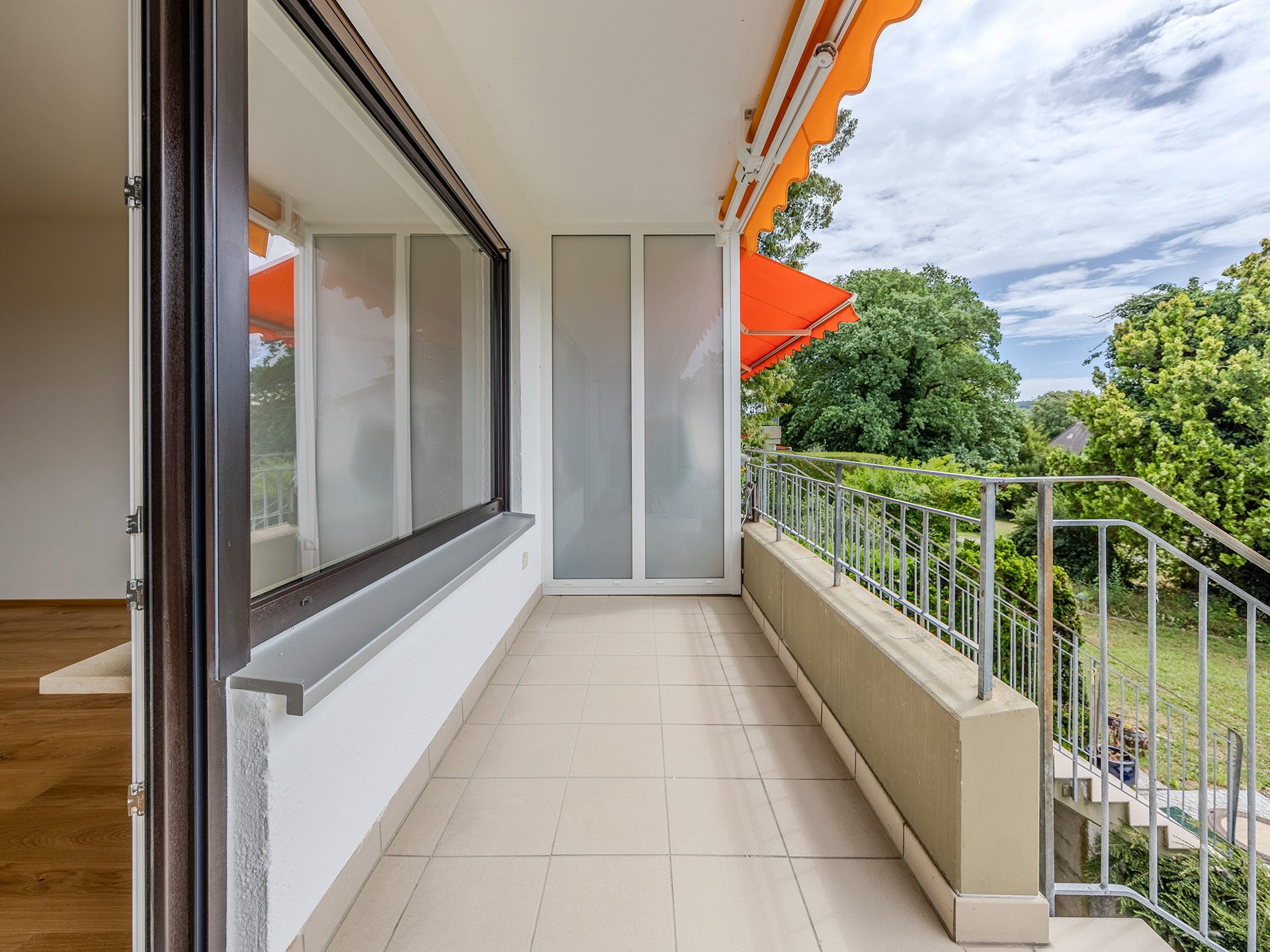Veltrup Immobilien - Immobilienangebot - Herrsching am Ammersee - Wohnen - HOCHWERTIG SANIERTES 1-ZIMMER APARTMENT MIT SCHWIMMBAD, SAUNA UND PRIVATEM BADESTEG