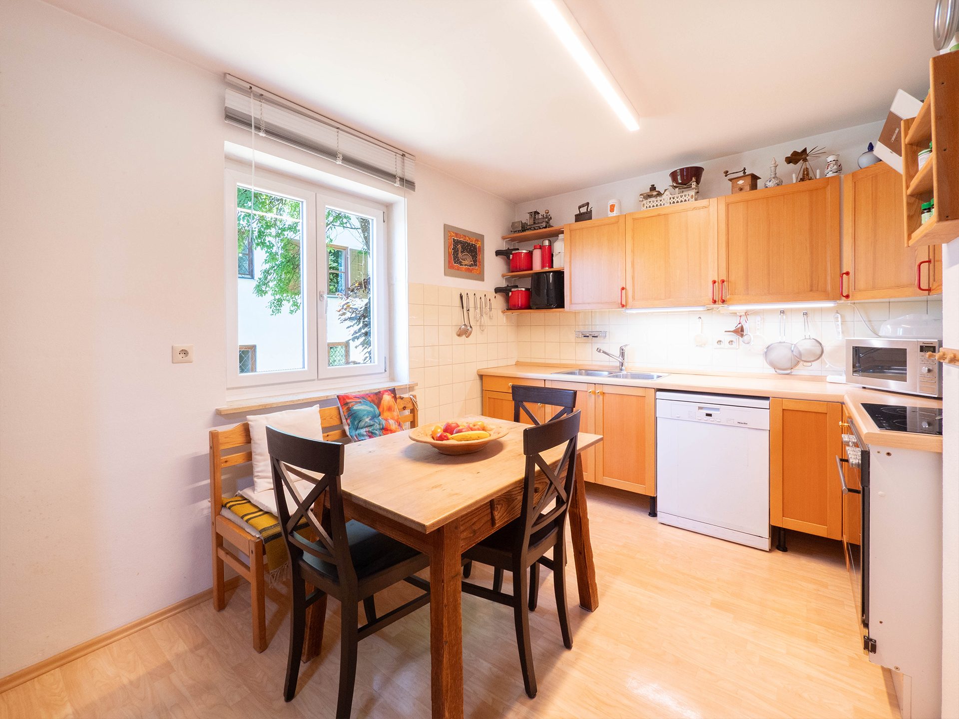 Veltrup Immobilien - Immobilienangebot - Seefeld - Wohnen - GROSSZÜGIGES HAUS MIT 2 WOHNEINHEITEN: 205 M² IN SEEFELD-HECHENDORF
