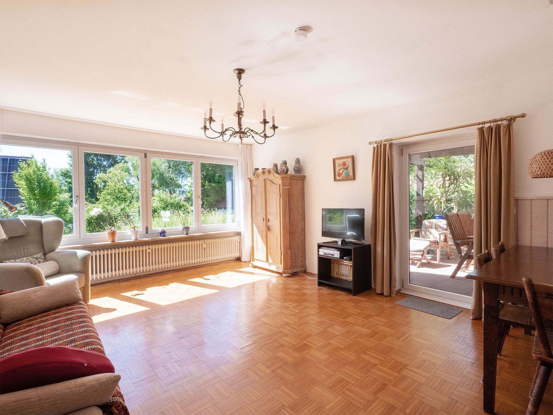 Veltrup Immobilien - Immobilienangebot - Seefeld - Wohnen - GROSSZÜGIGES HAUS MIT 2 WOHNEINHEITEN: 205 M² IN SEEFELD-HECHENDORF