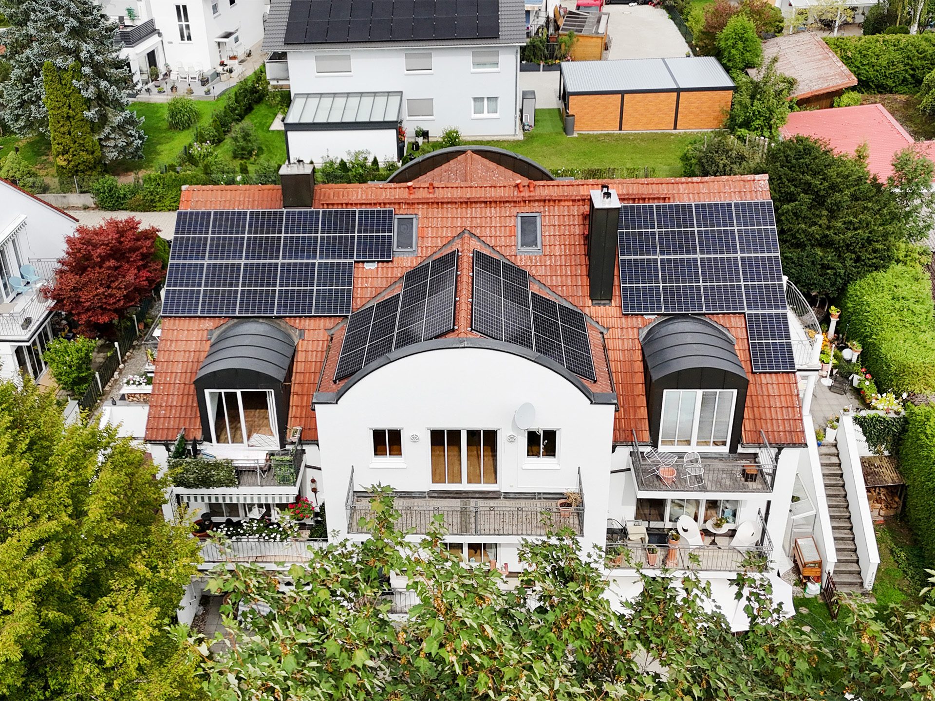 Veltrup Immobilien - Immobilienangebot - Greifenberg - Wohnen - MEHR ALS EIN ZIMMER - HELLE DACHGESCHOSSWOHNUNG MIT GALERIE & BALKON IM GRÜNEN