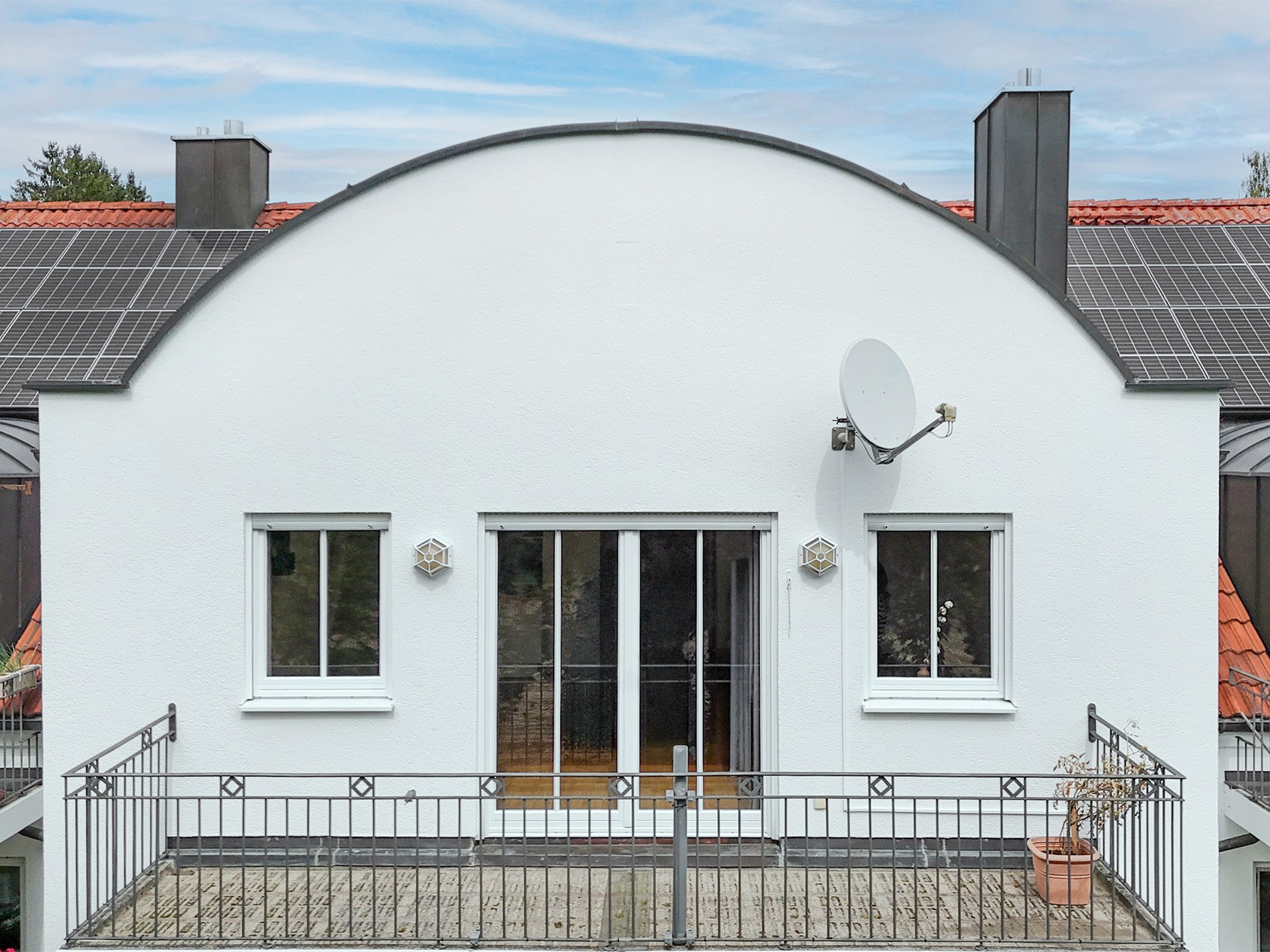 Veltrup Immobilien - Immobilienangebot - Greifenberg - Wohnen - MEHR ALS EIN ZIMMER - HELLE DACHGESCHOSSWOHNUNG MIT GALERIE & BALKON IM GRÜNEN